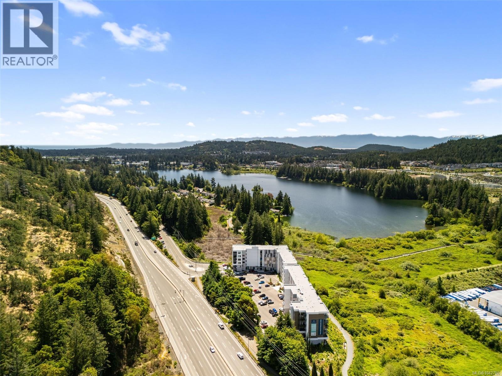 #306 1371 Goldstream Ave - 32