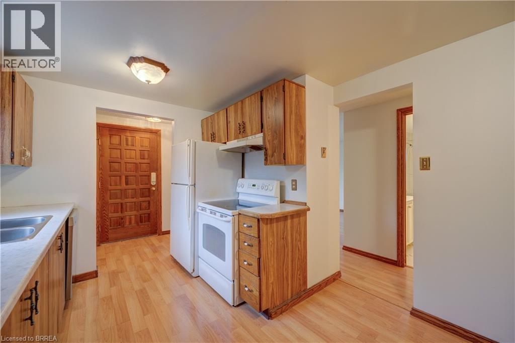 390 BRANTWOOD PARK Road - 10
