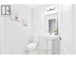 46 Frederick Taylor Way, East Gwillimbury, ON L0G1M0 Photo 14