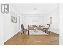 Living room - 46 Frederick Taylor Way, East Gwillimbury, ON L0G1M0 Photo 6
