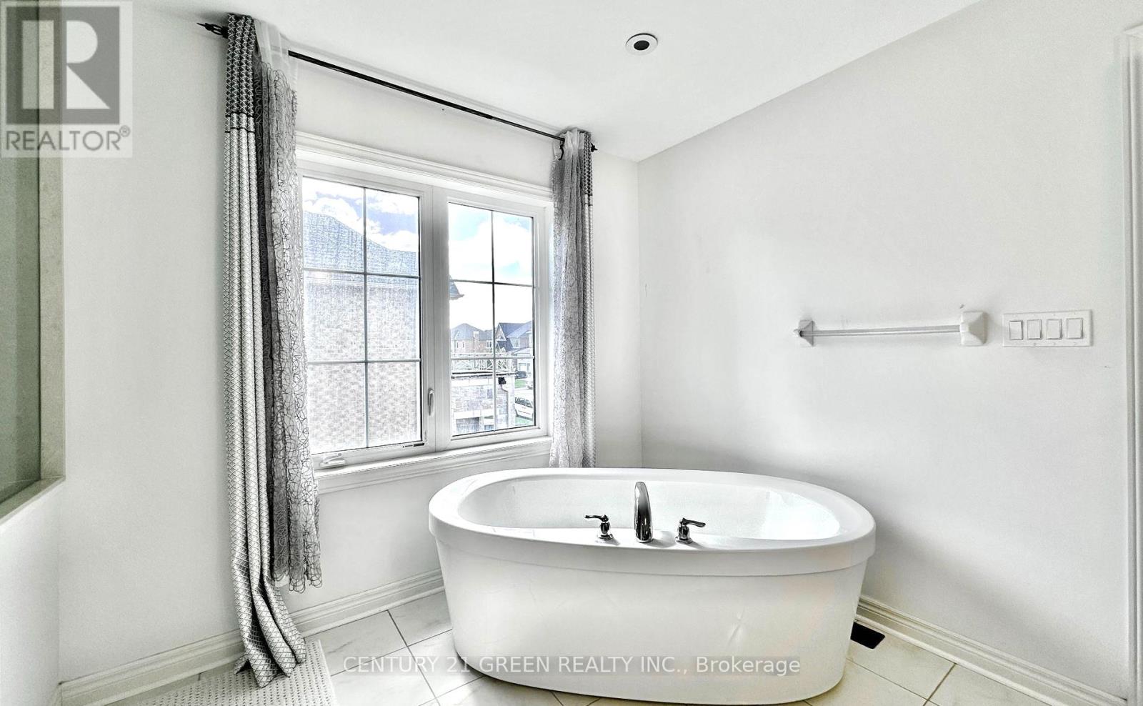 21 TUPLING STREET - 24