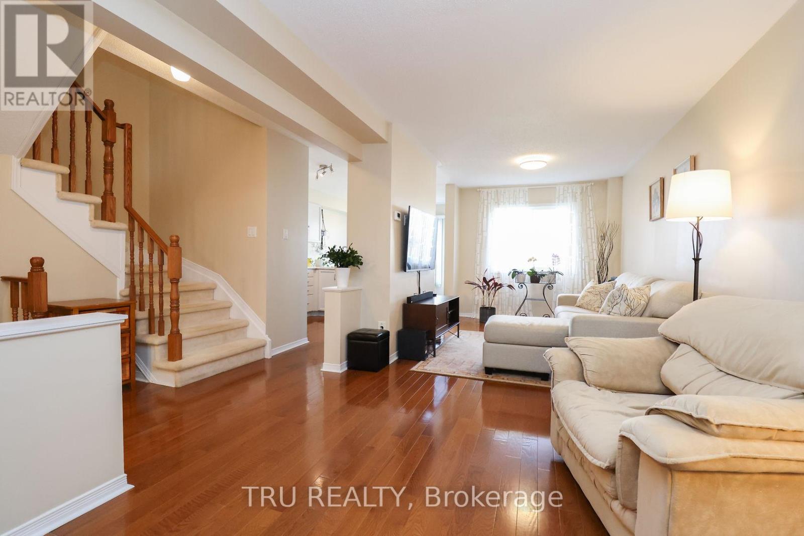 186 DAVENTRY CRESCENT - 10