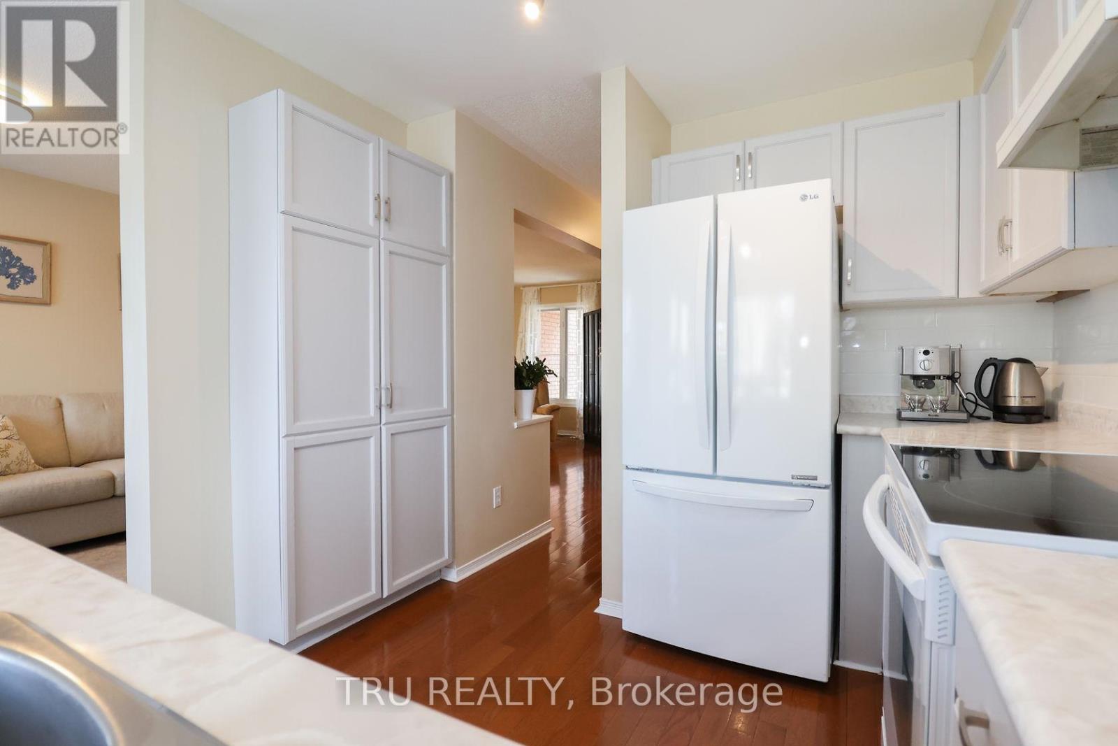 186 DAVENTRY CRESCENT - 17