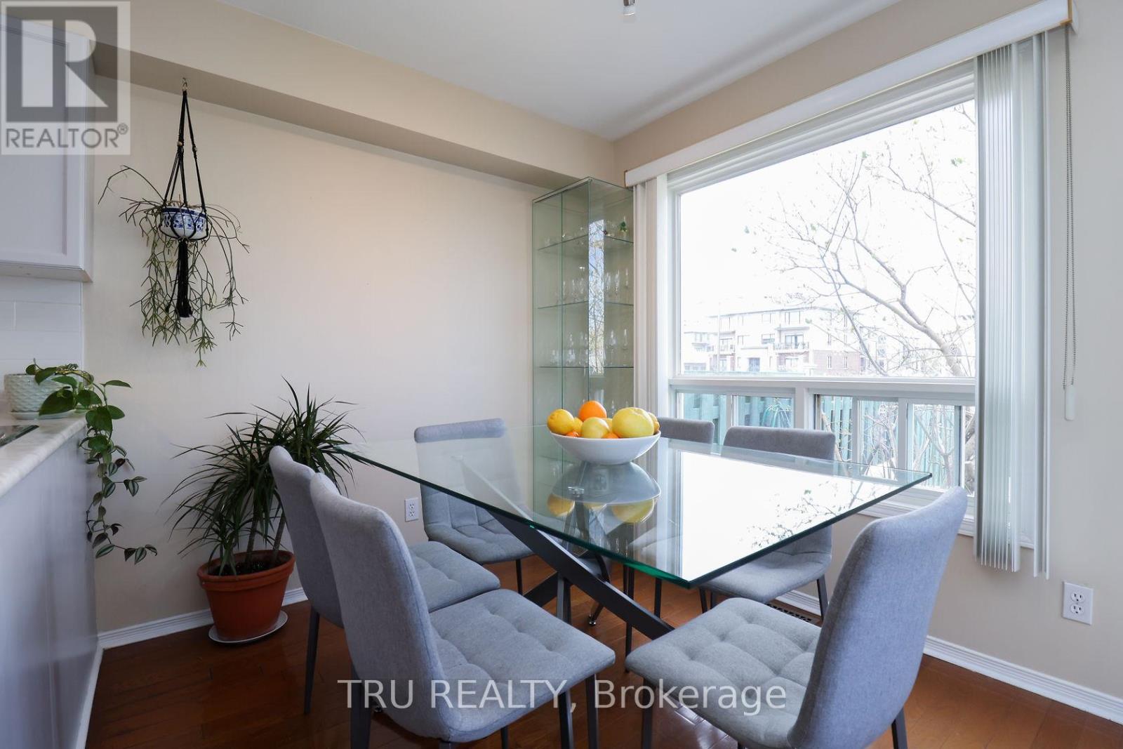 186 DAVENTRY CRESCENT - 18
