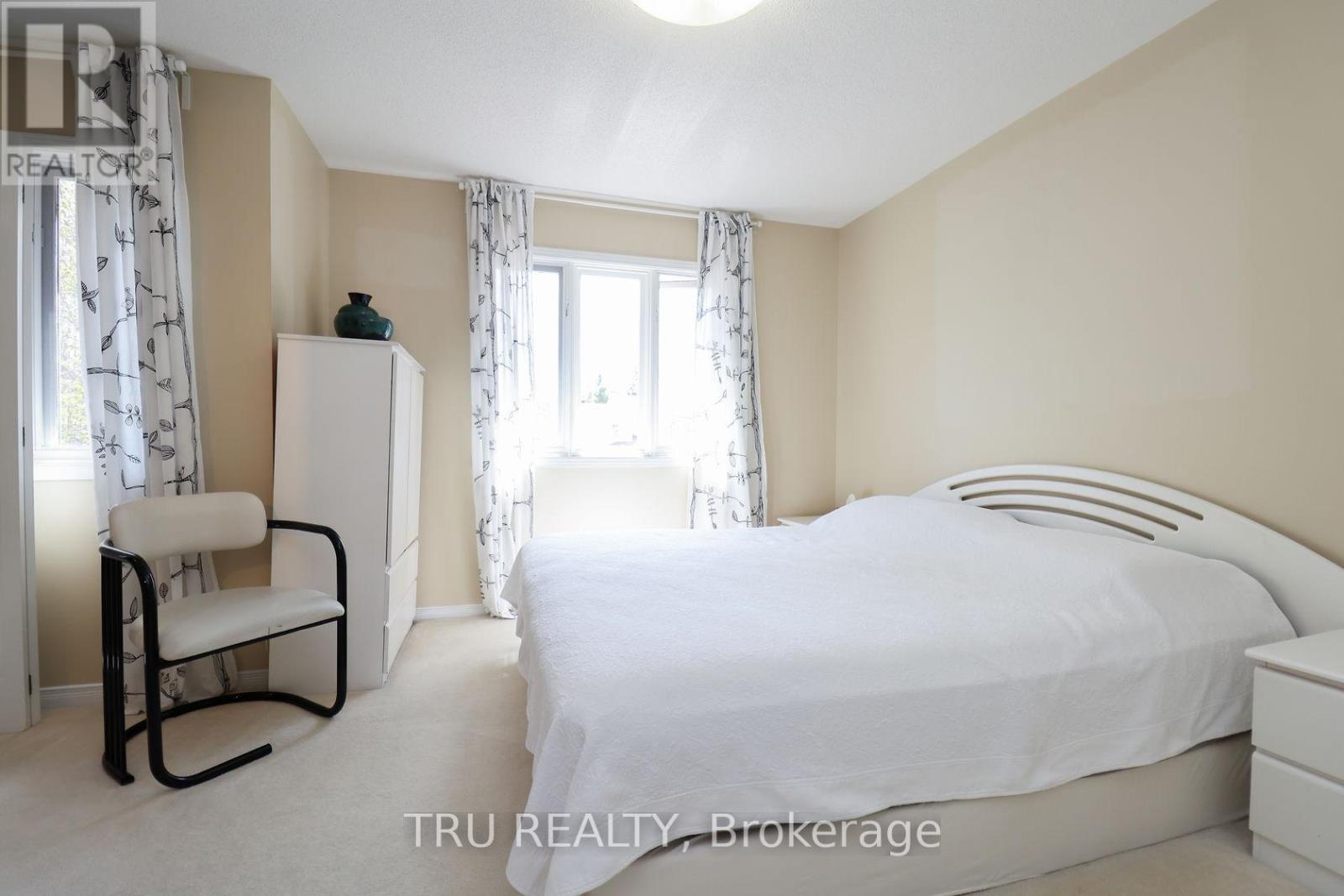 186 DAVENTRY CRESCENT - 22