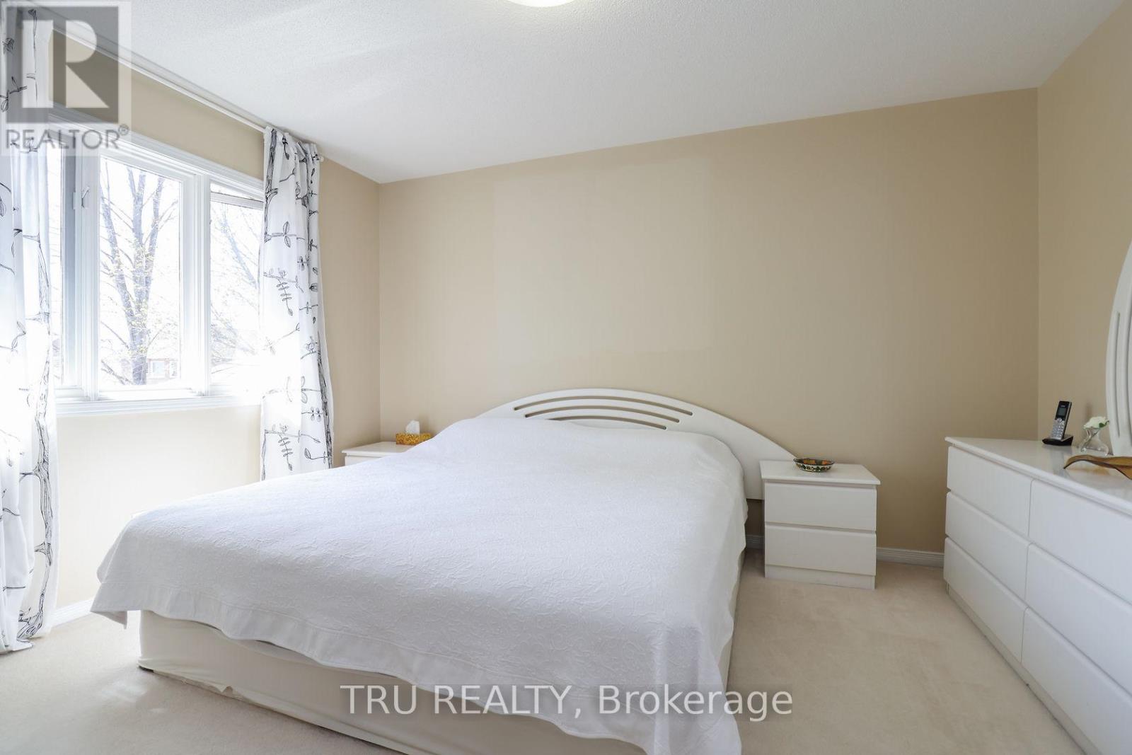 186 DAVENTRY CRESCENT - 23