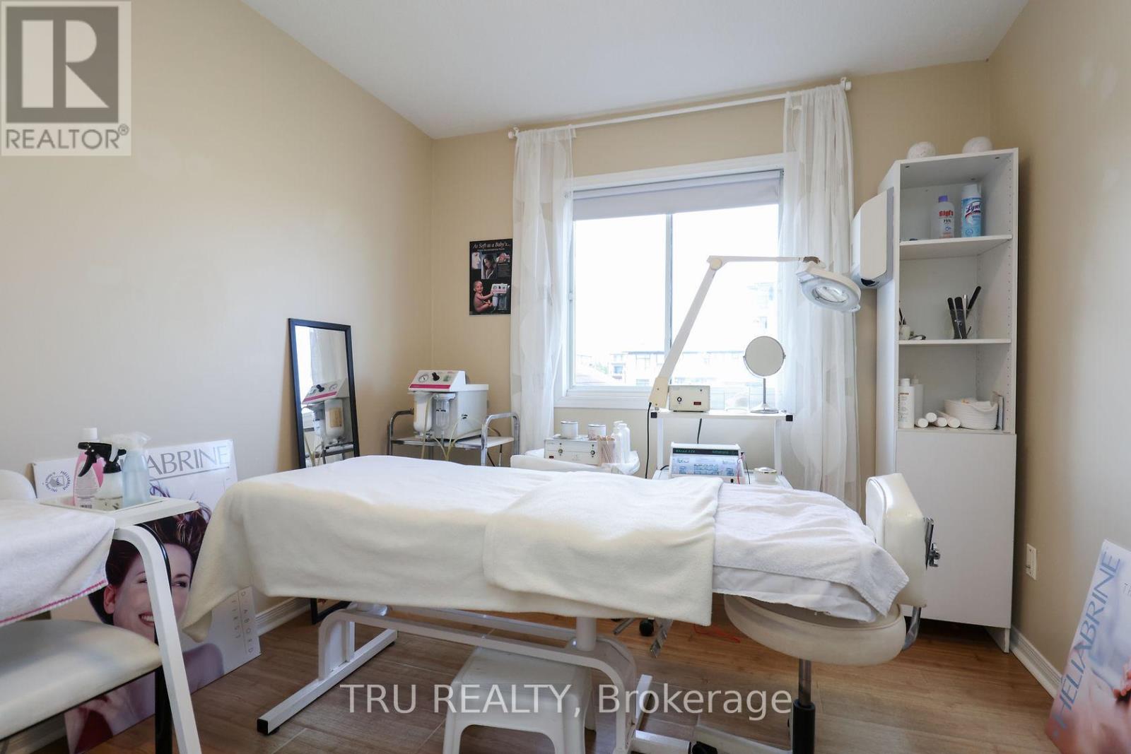 186 DAVENTRY CRESCENT - 30
