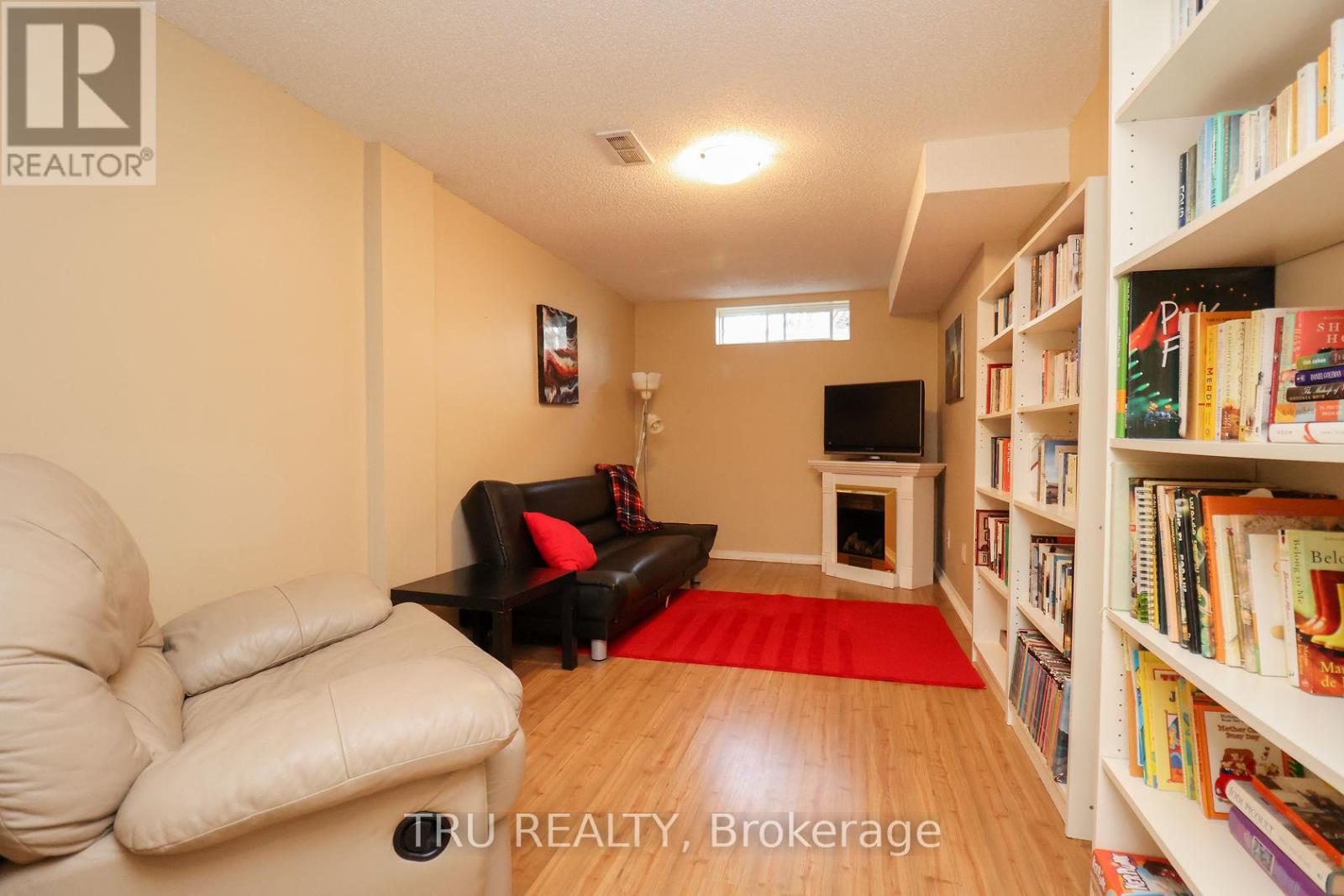 186 DAVENTRY CRESCENT - 40