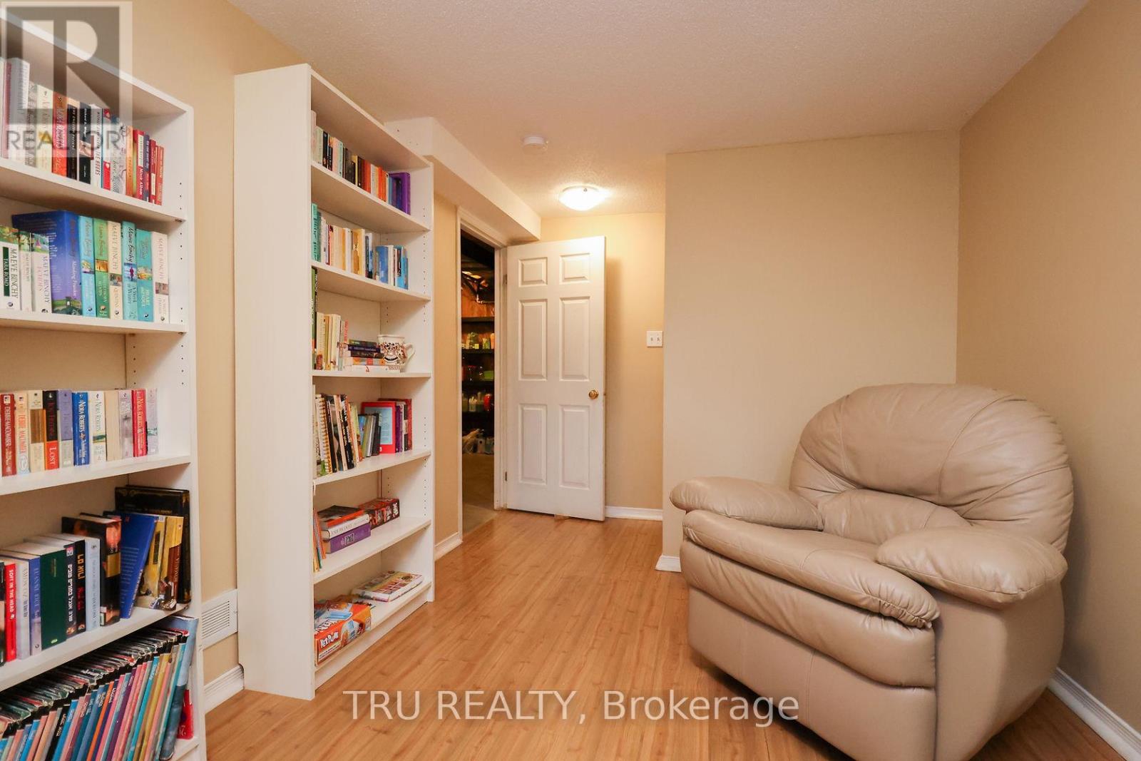 186 DAVENTRY CRESCENT - 44