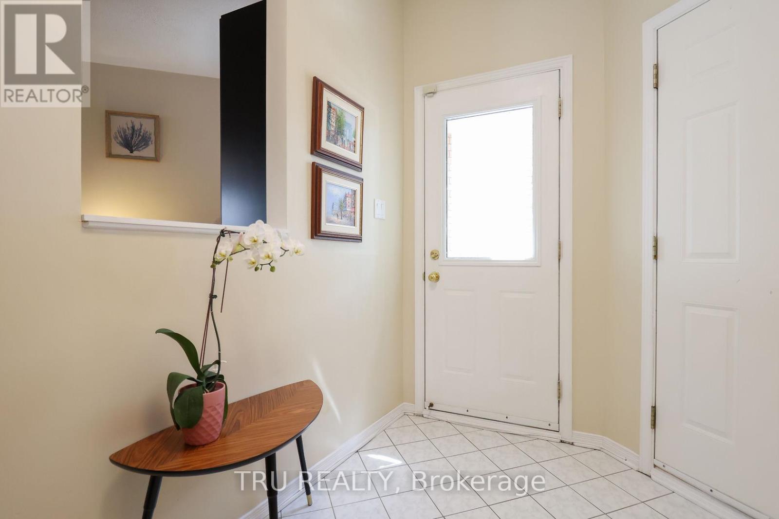 186 DAVENTRY CRESCENT - 5