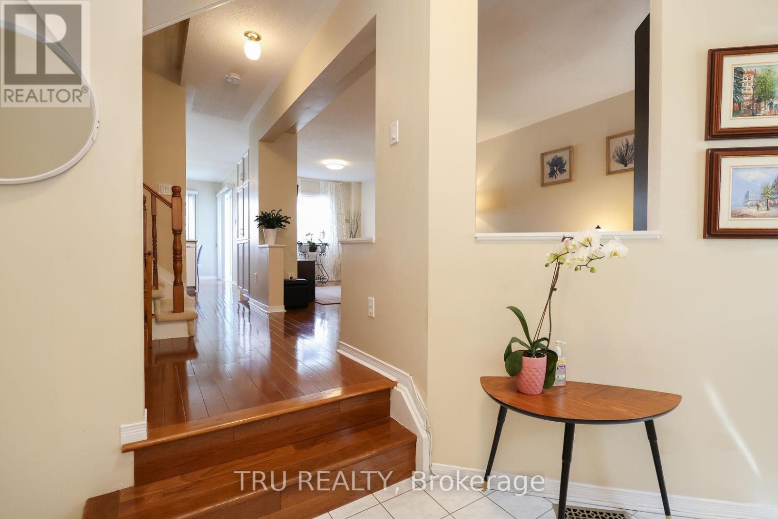 186 DAVENTRY CRESCENT - 7