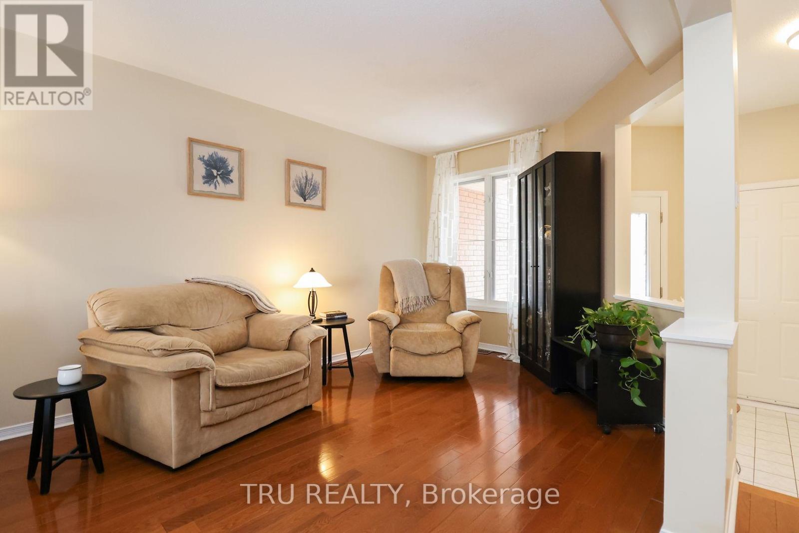 186 DAVENTRY CRESCENT - 8