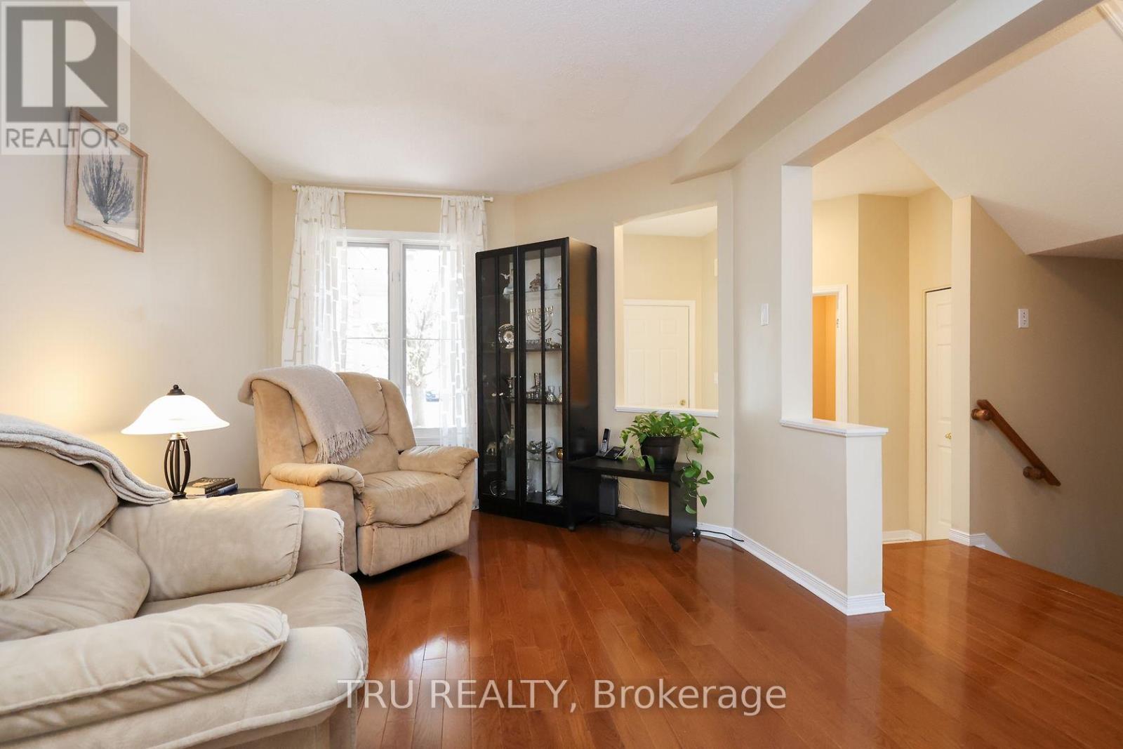 186 DAVENTRY CRESCENT - 9