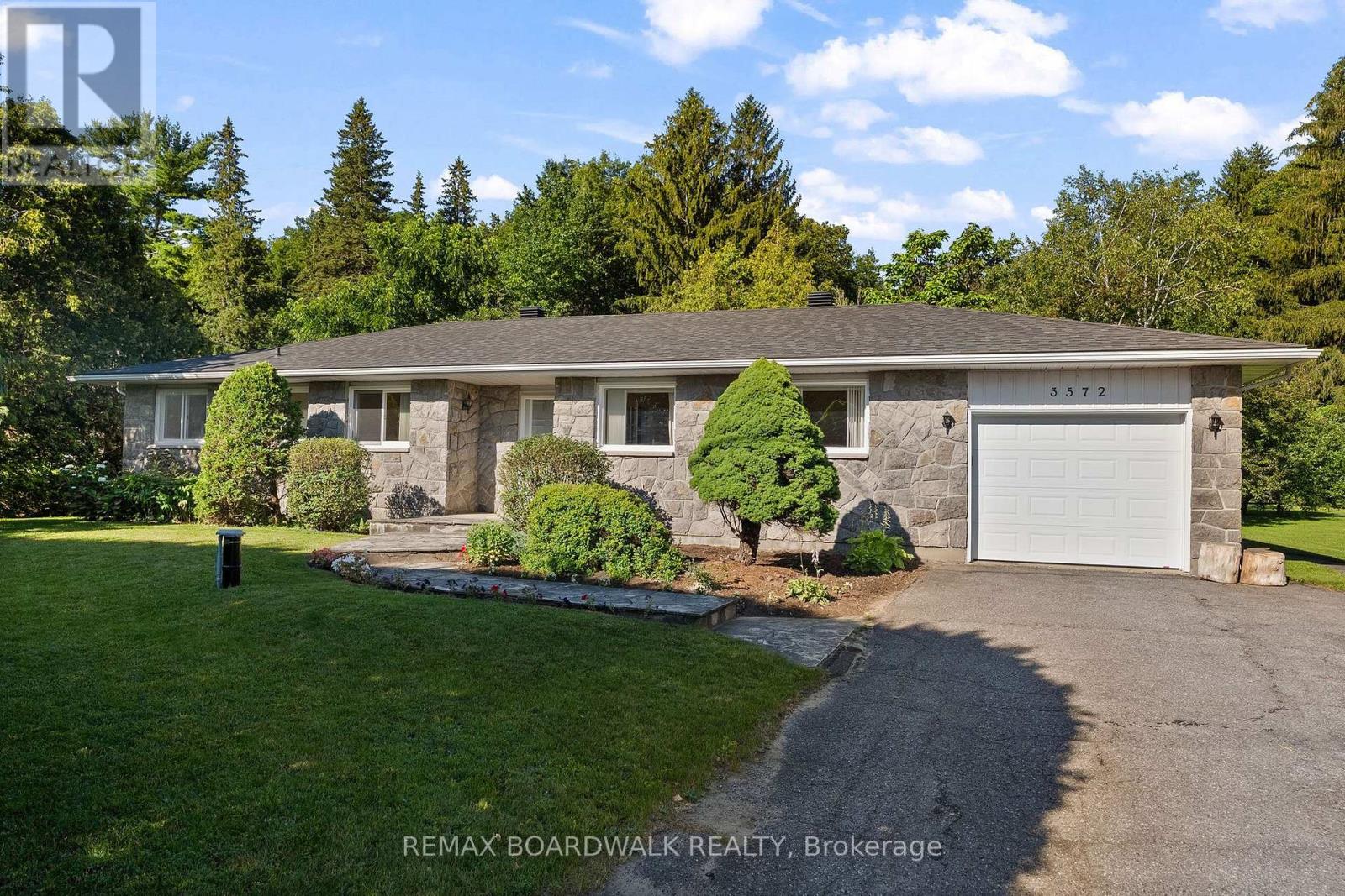 Beautiful curb appeal!
