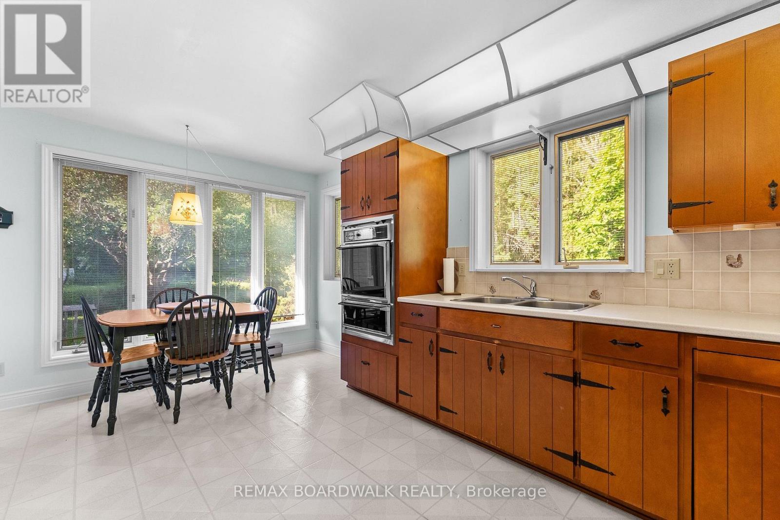 3572 WOODROFFE AVENUE, Ottawa. Luxury613. By Peter Sagos - Image 12