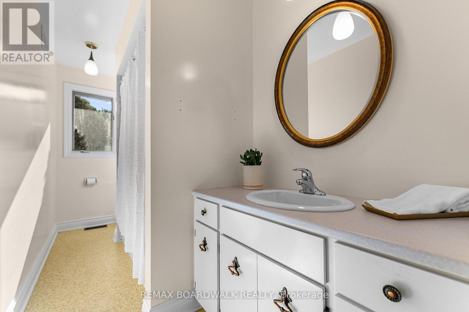 3572 WOODROFFE AVENUE, Ottawa. Luxury613. By Peter Sagos - Image 24
