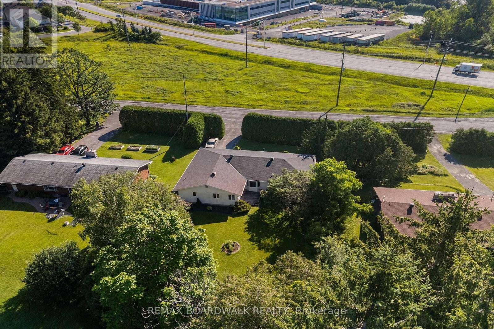 3572 WOODROFFE AVENUE, Ottawa. Luxury613. By Peter Sagos - Image 35