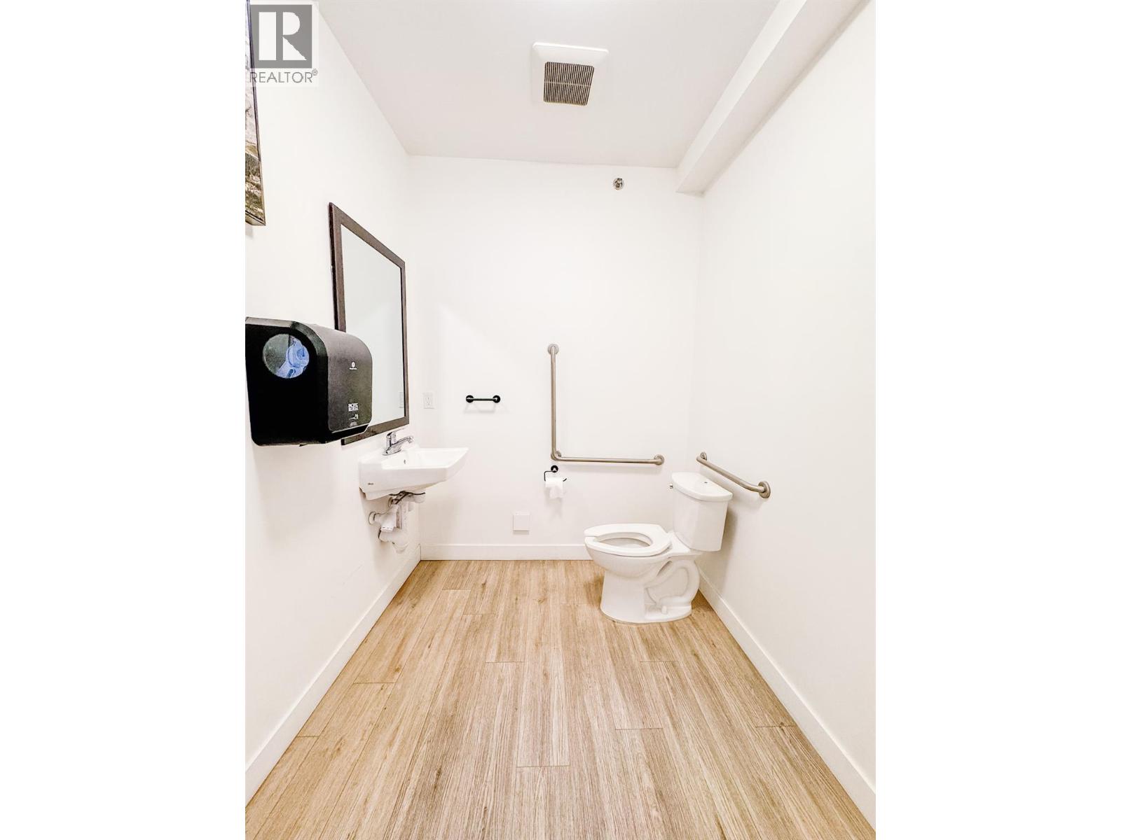 106 310 Hiram Walker Court, Kelowna
