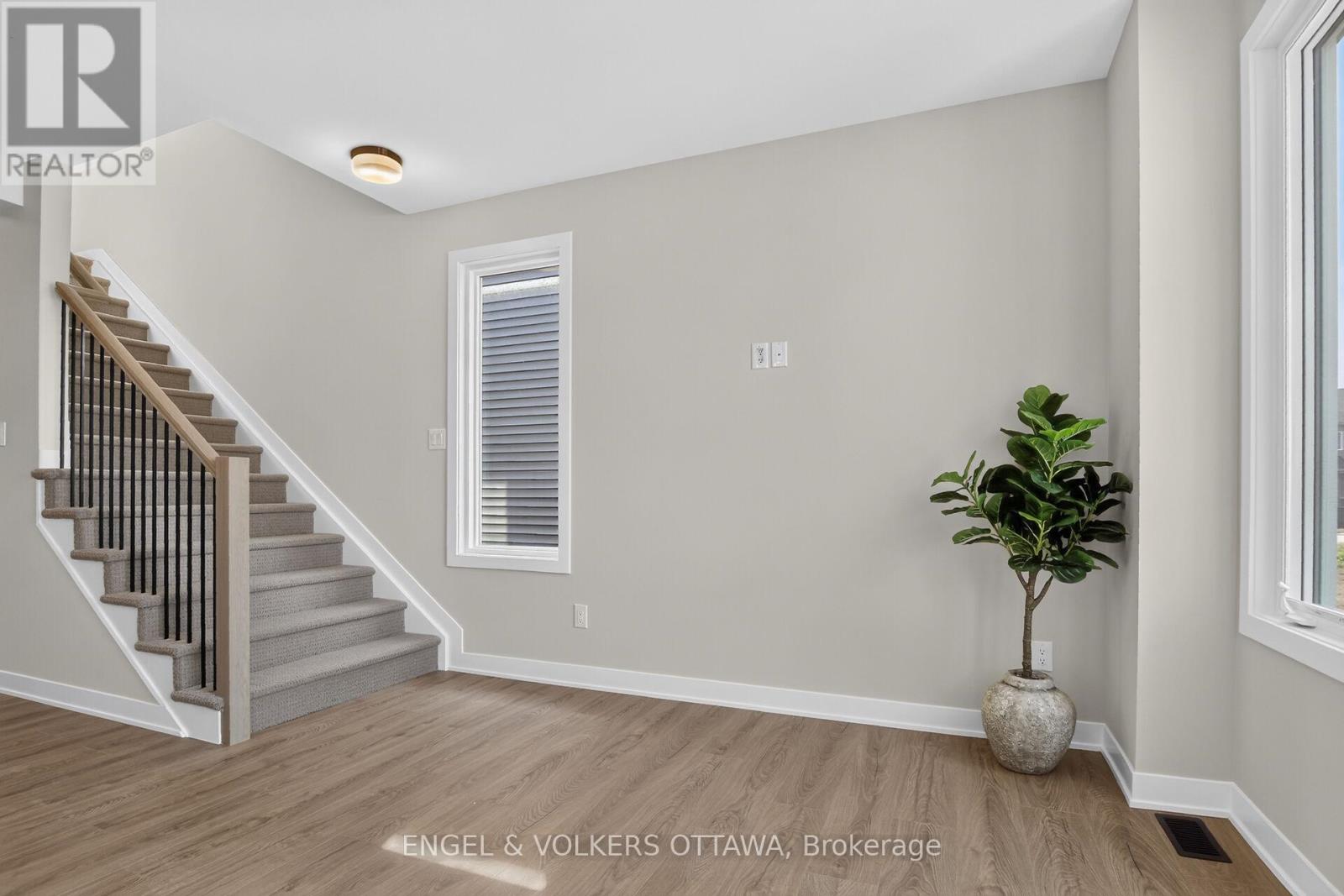 728 HAFLINGER ROW - 11