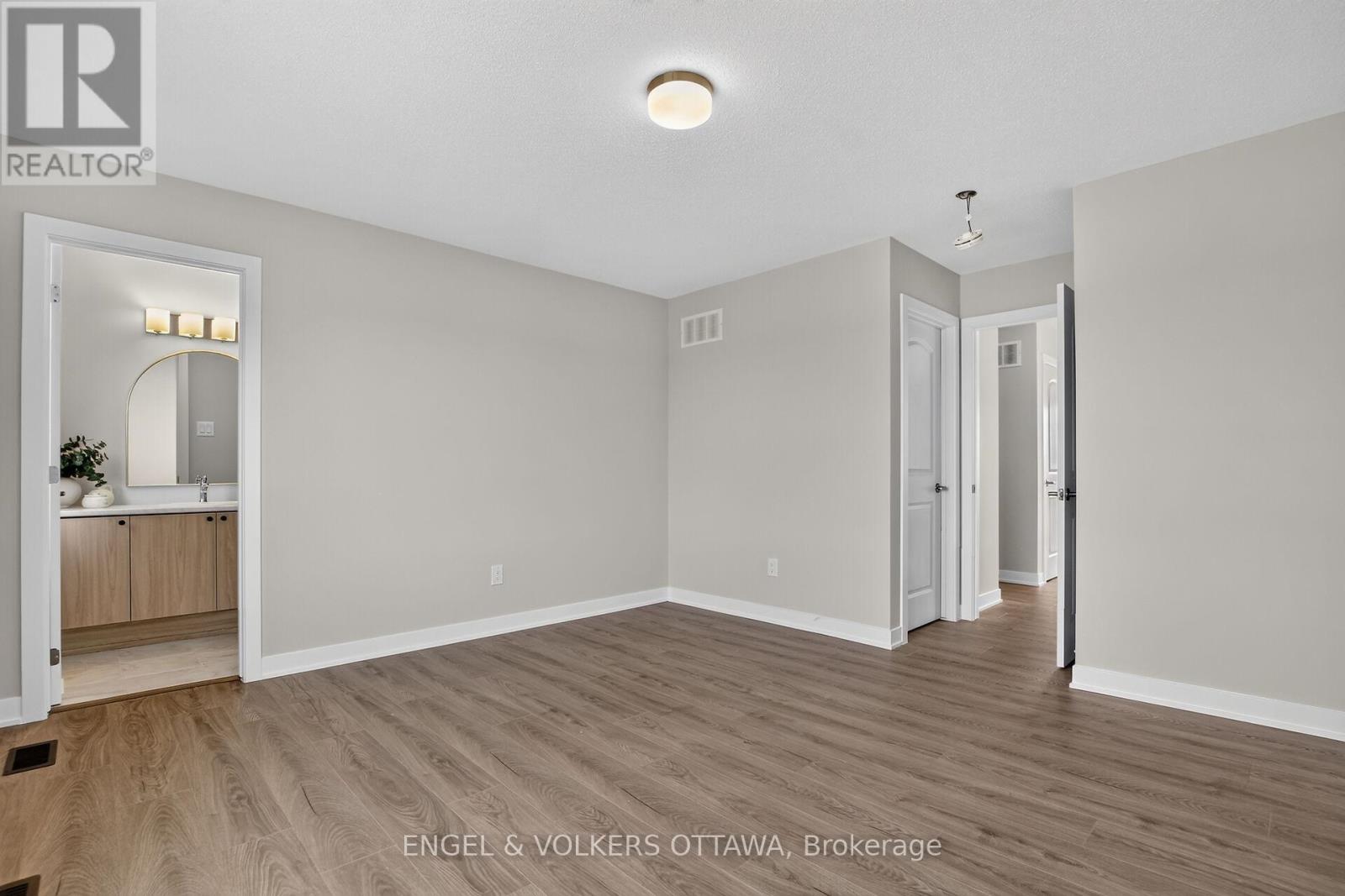 728 HAFLINGER ROW - 18