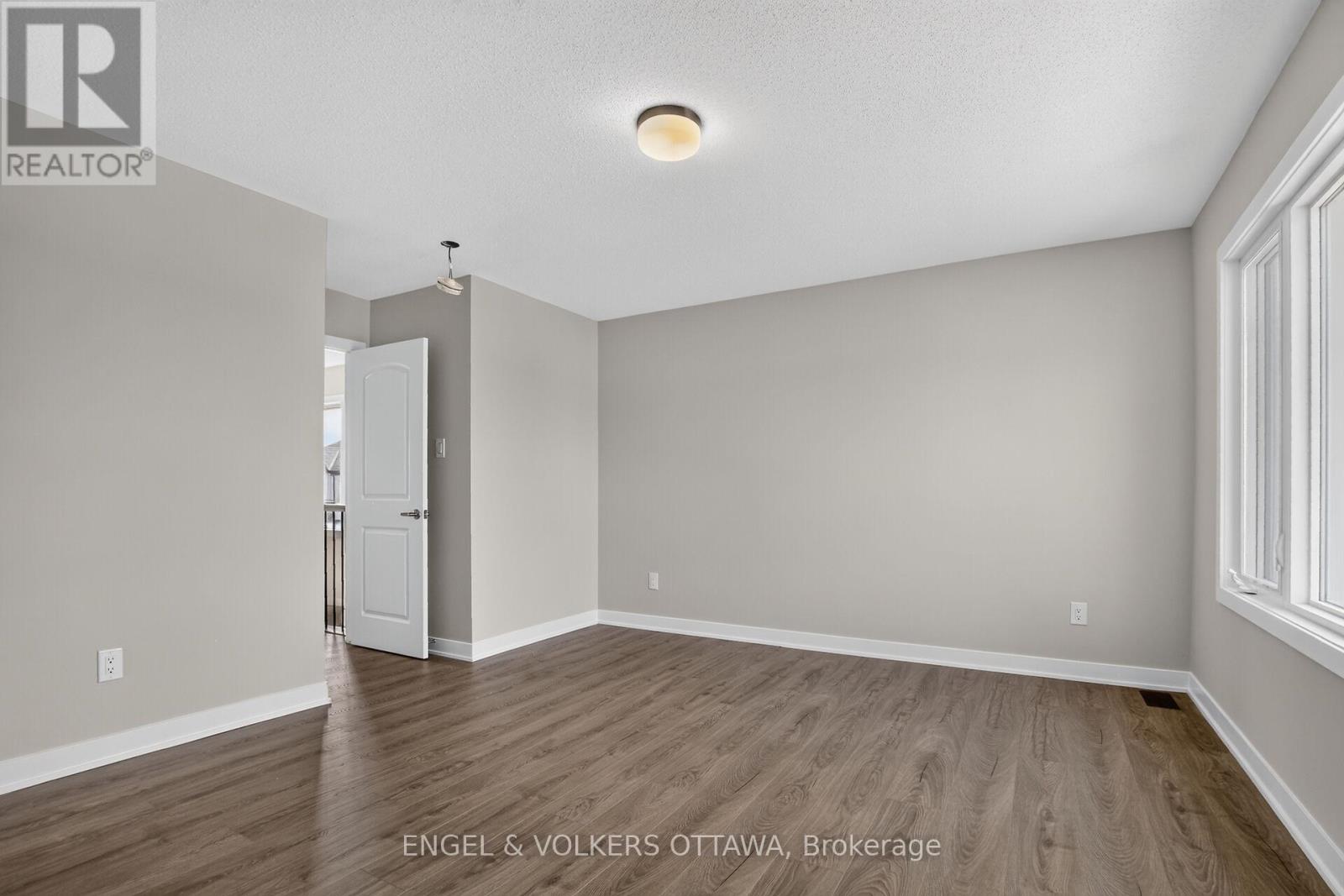 728 HAFLINGER ROW - 19