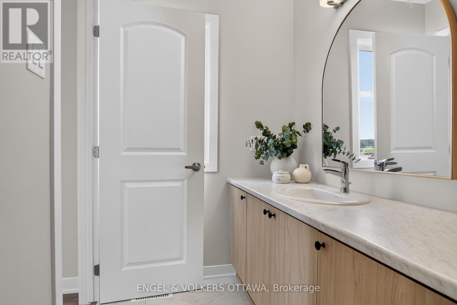 728 HAFLINGER ROW - 21
