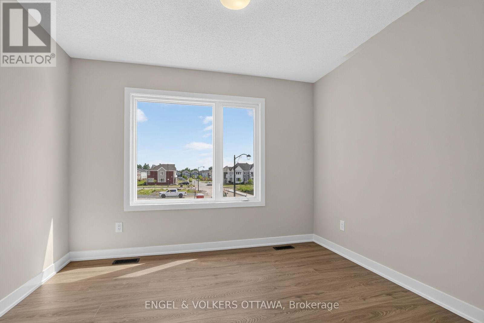 728 HAFLINGER ROW - 23