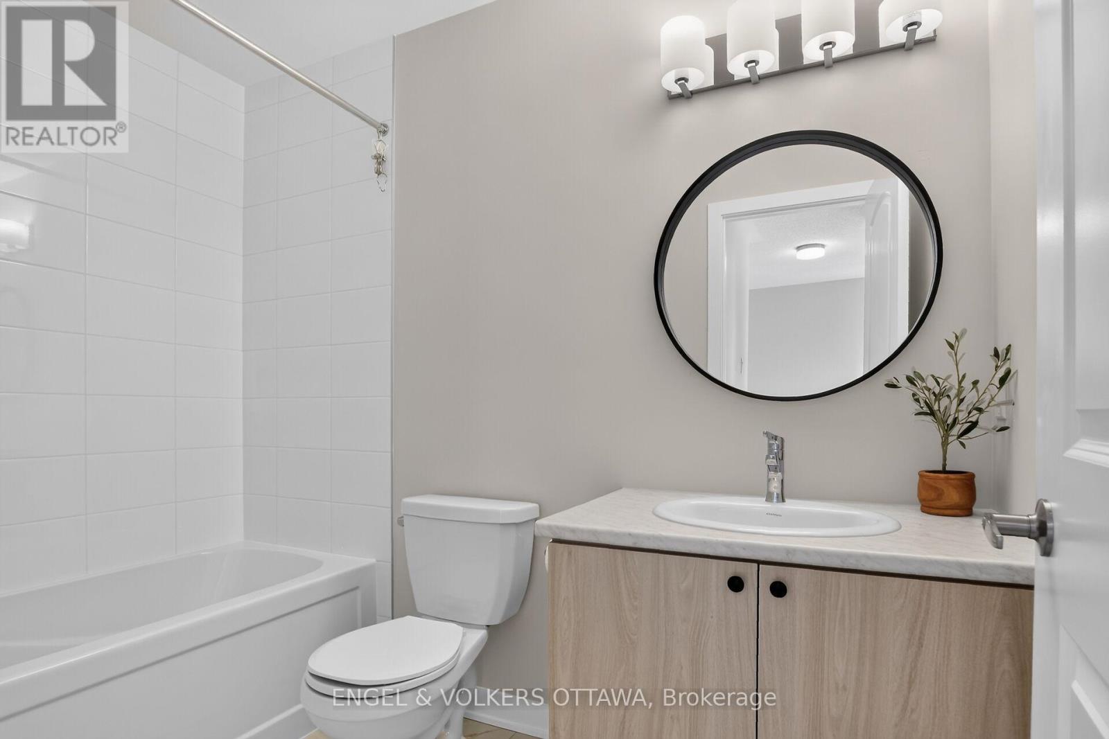 728 HAFLINGER ROW - 24