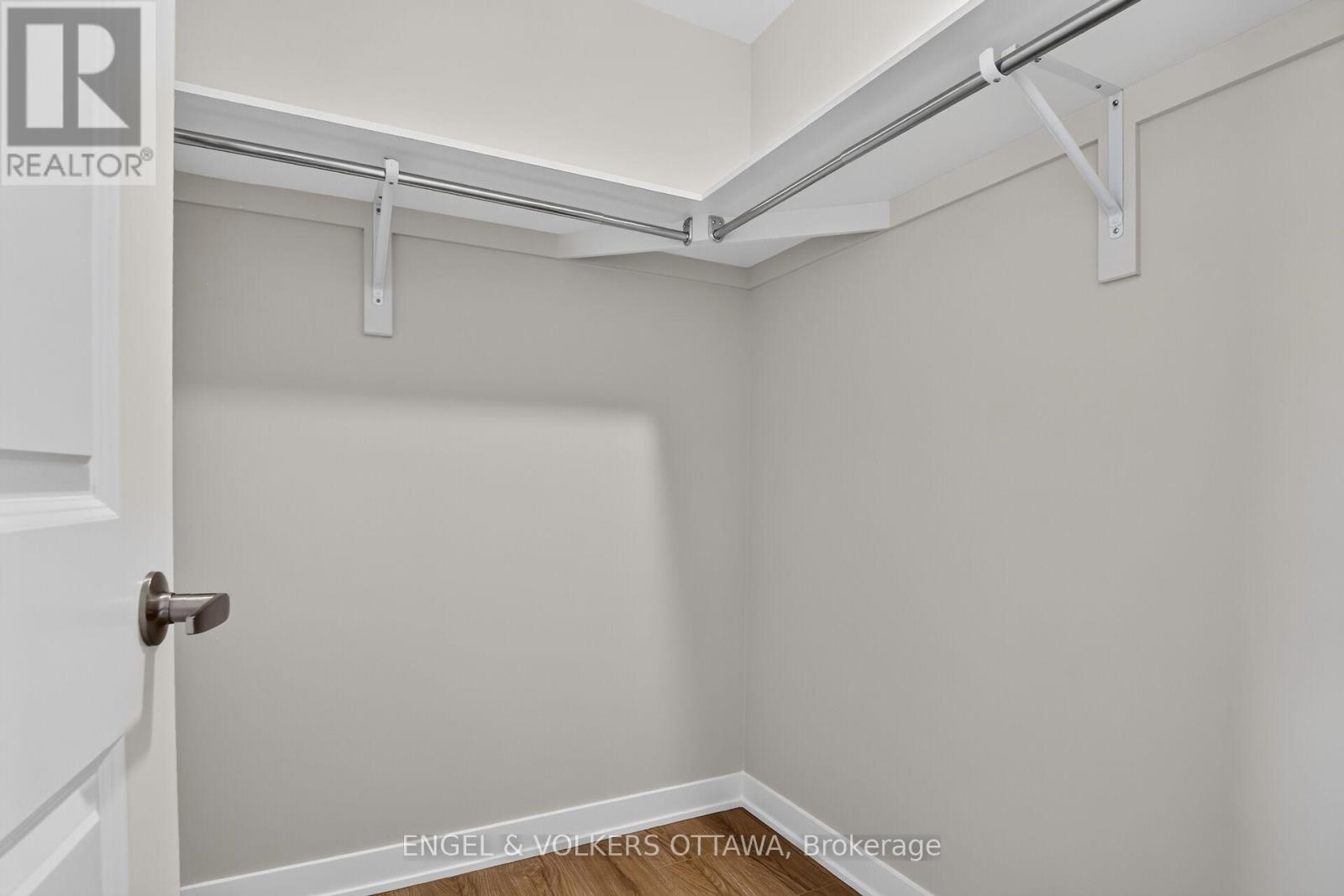 728 HAFLINGER ROW - 25