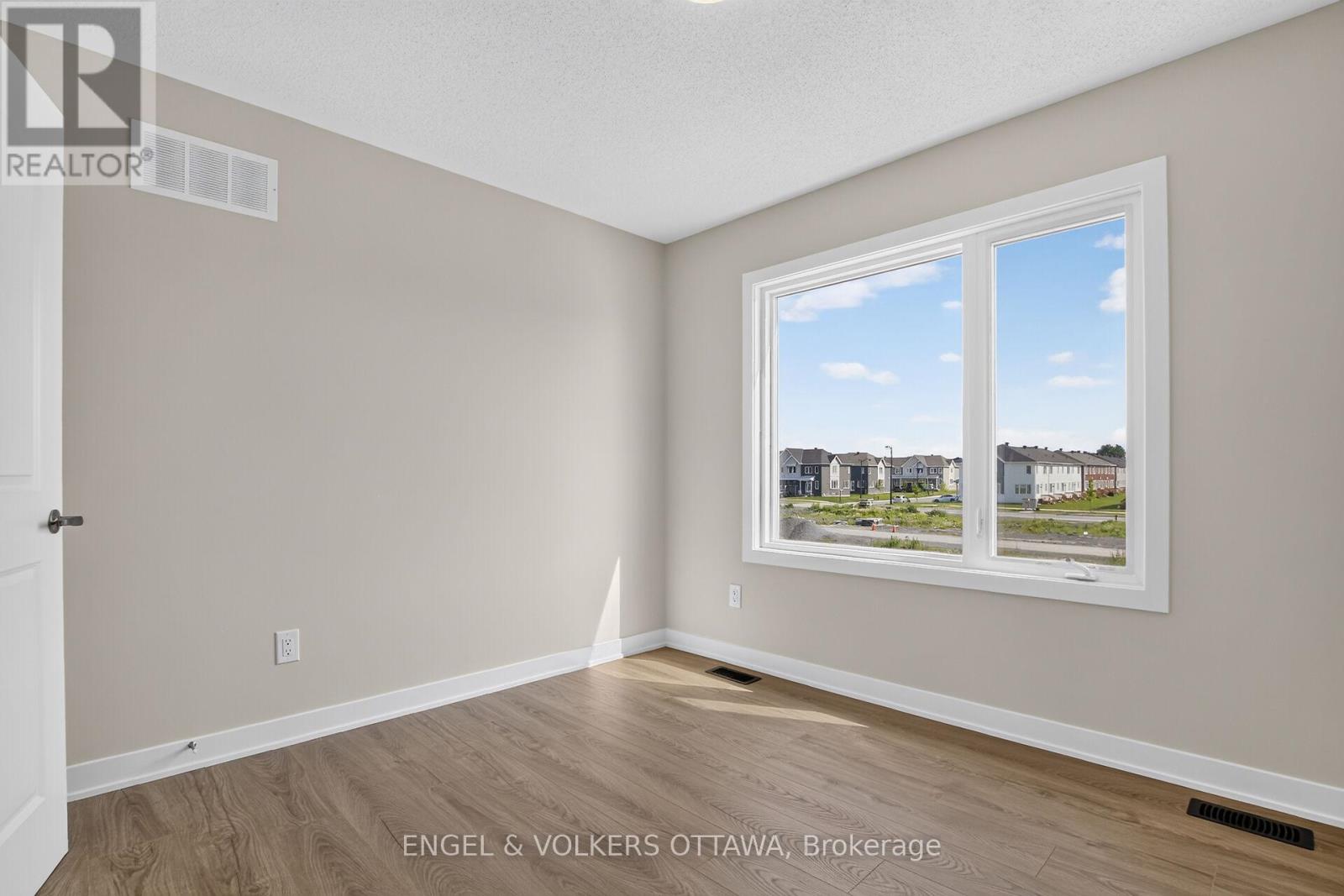 728 HAFLINGER ROW - 26