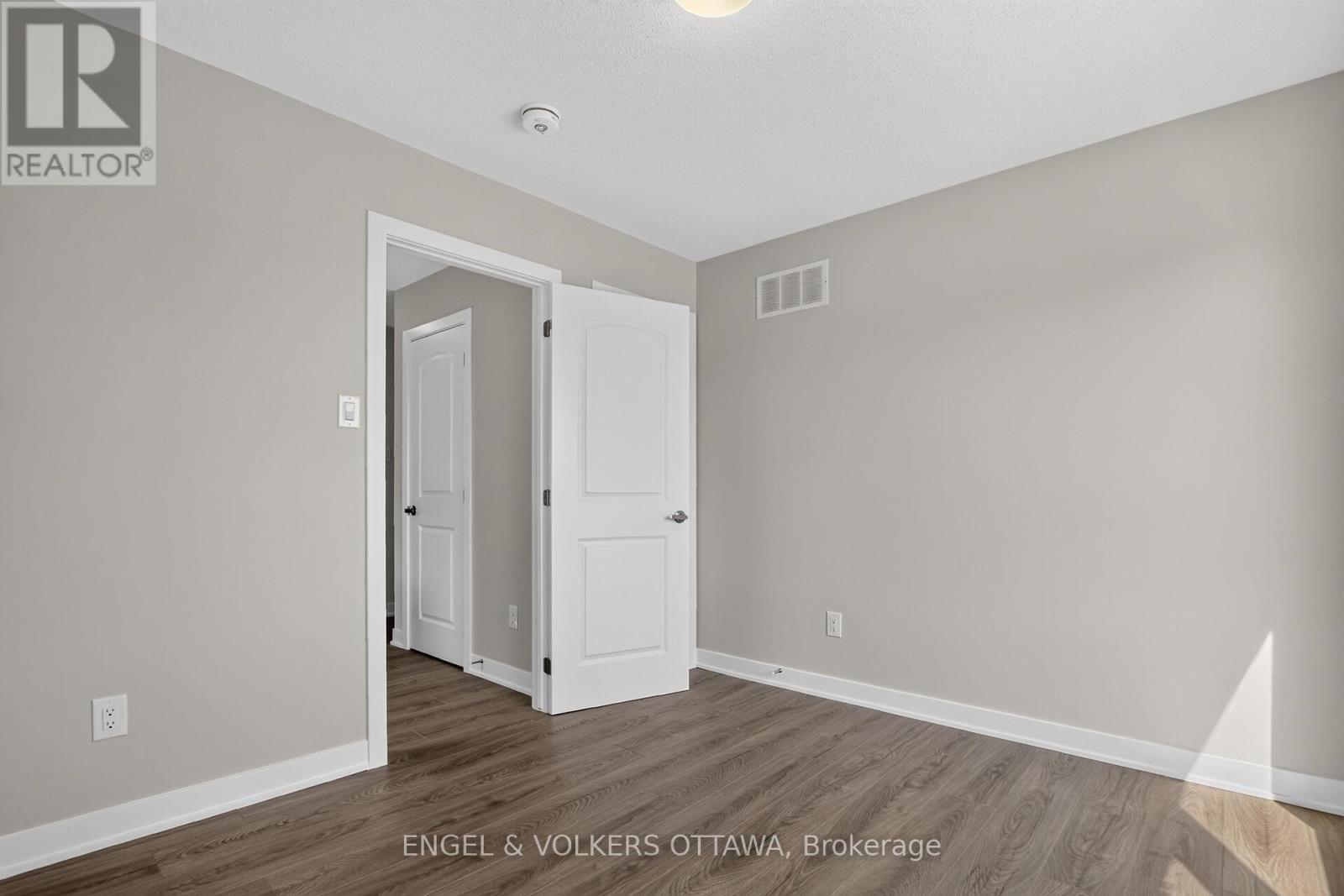 728 HAFLINGER ROW - 27