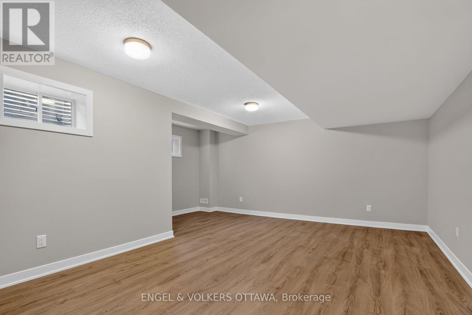 728 HAFLINGER ROW - 28