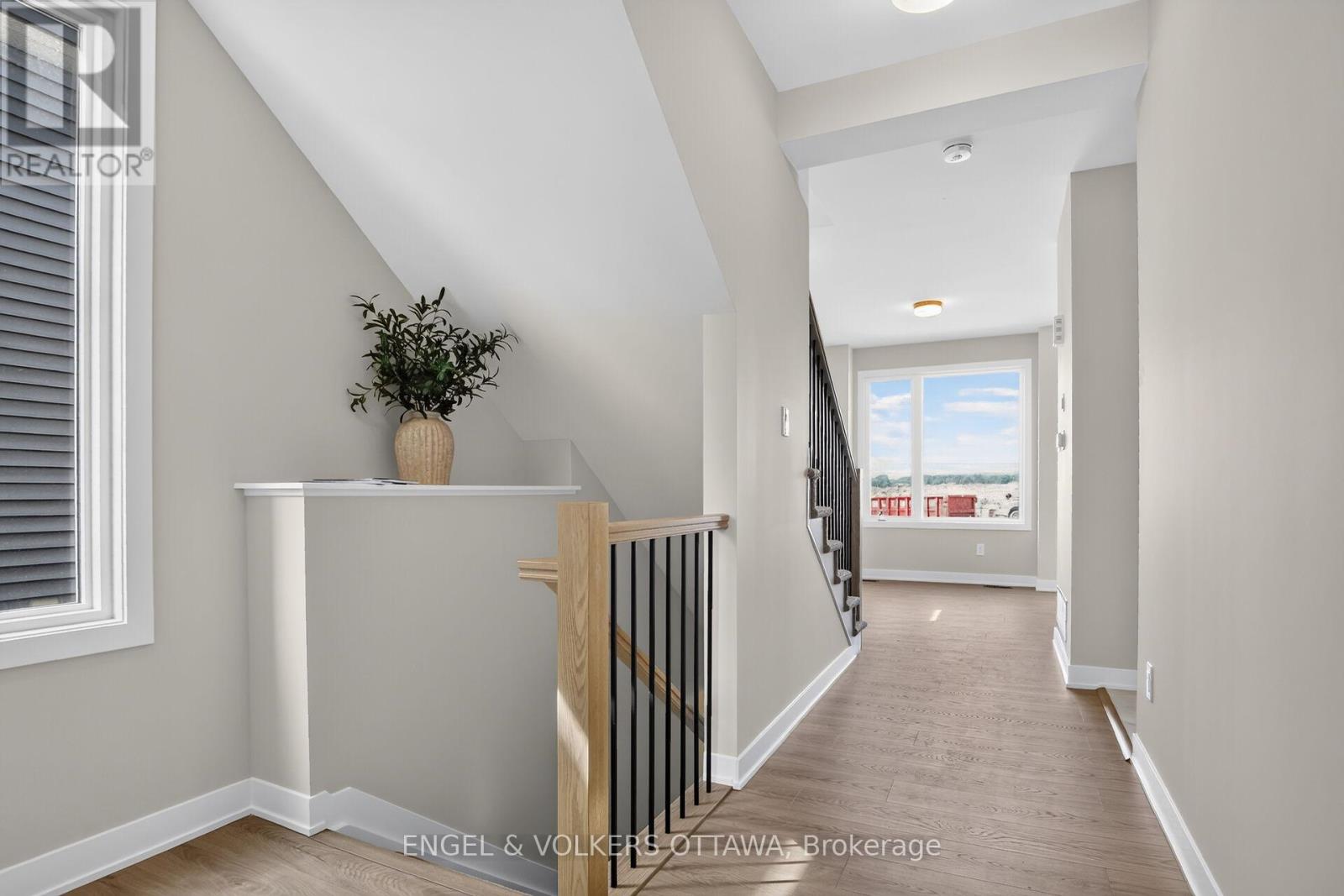 728 HAFLINGER ROW - 4
