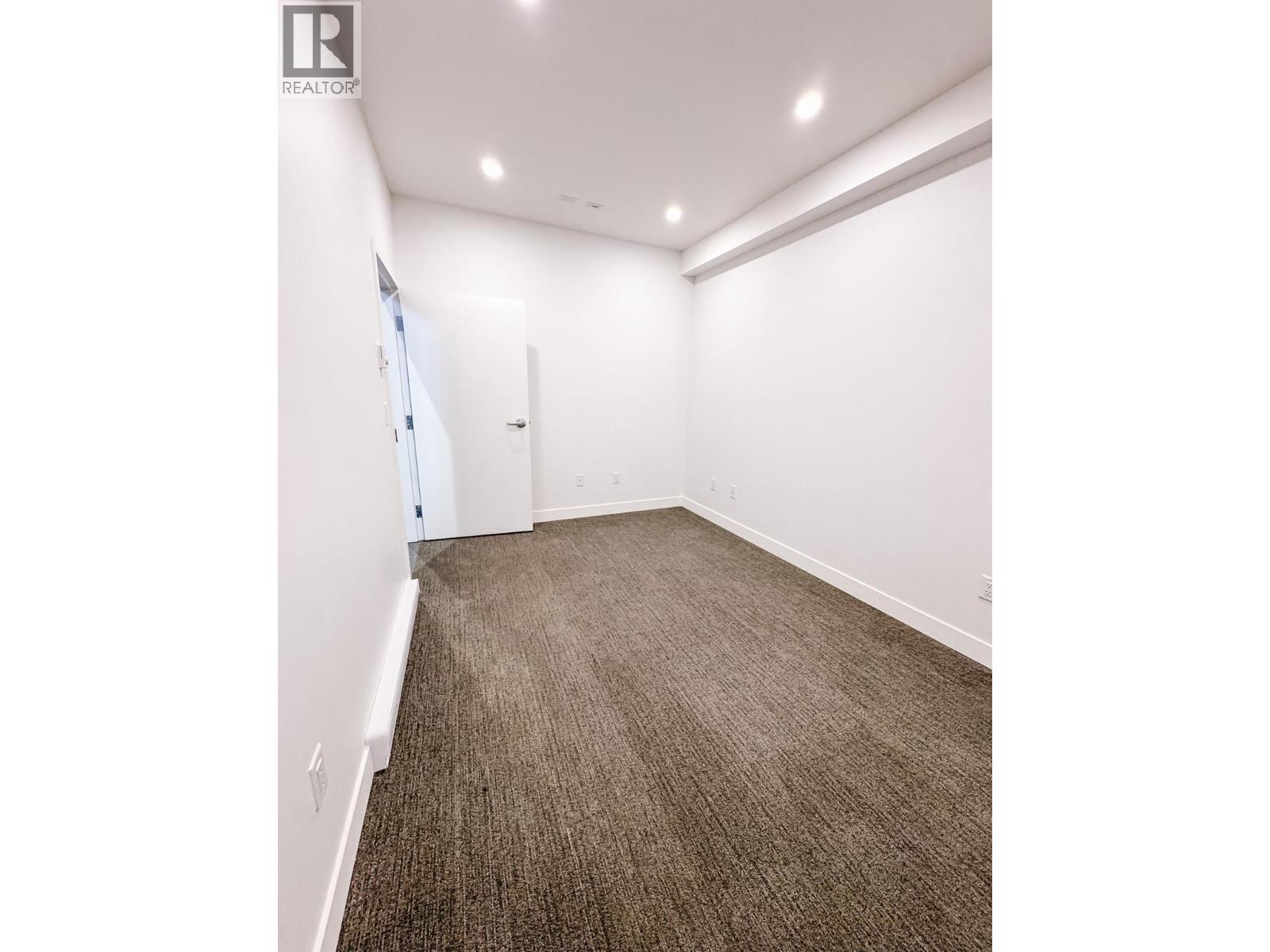 106 310 Hiram Walker Court, Kelowna