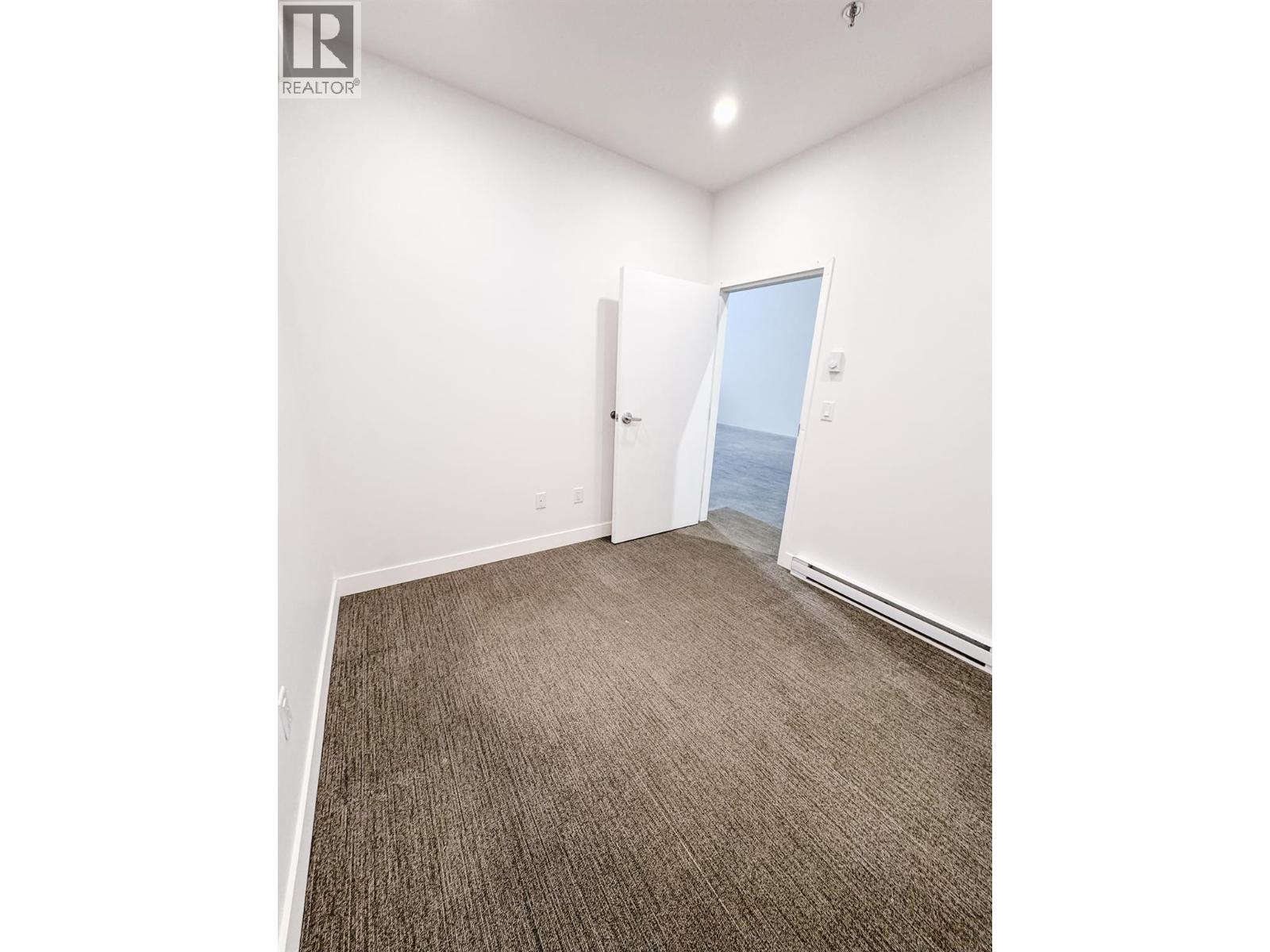 106 310 Hiram Walker Court, Kelowna