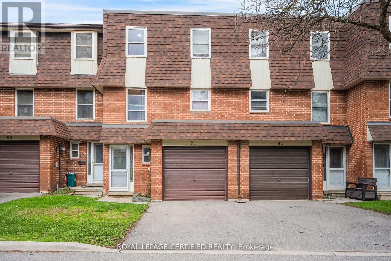 #91 371 BRONTE STREET S - 1