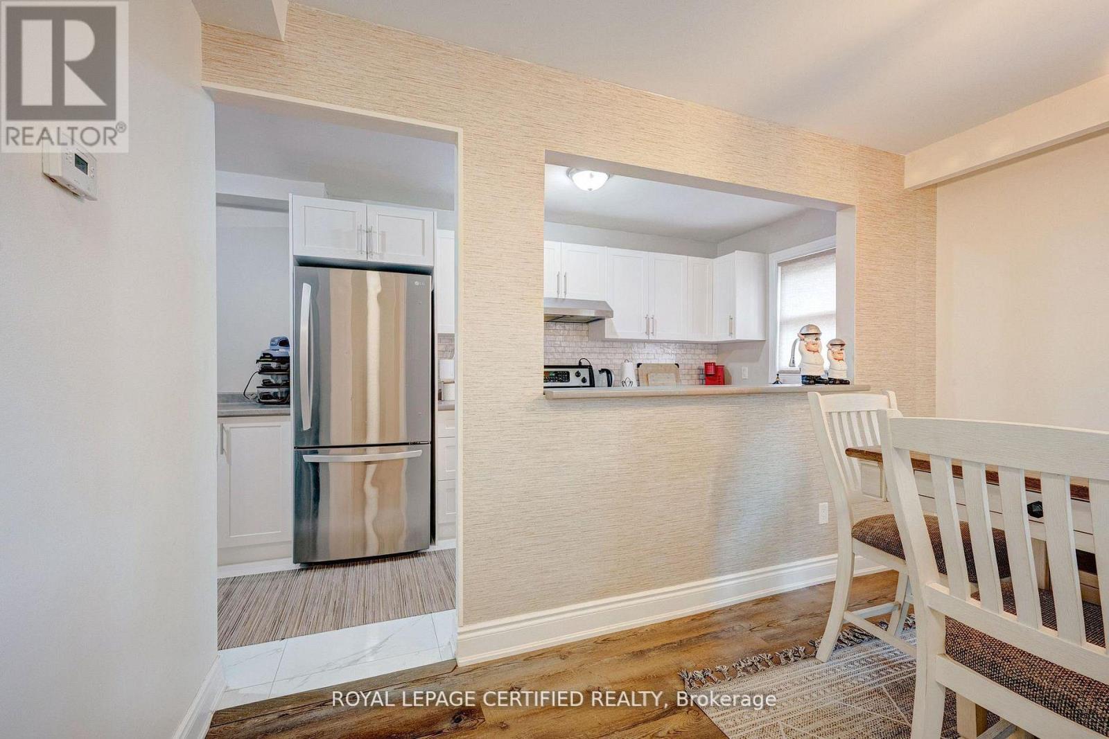 #91 371 BRONTE STREET S - 11
