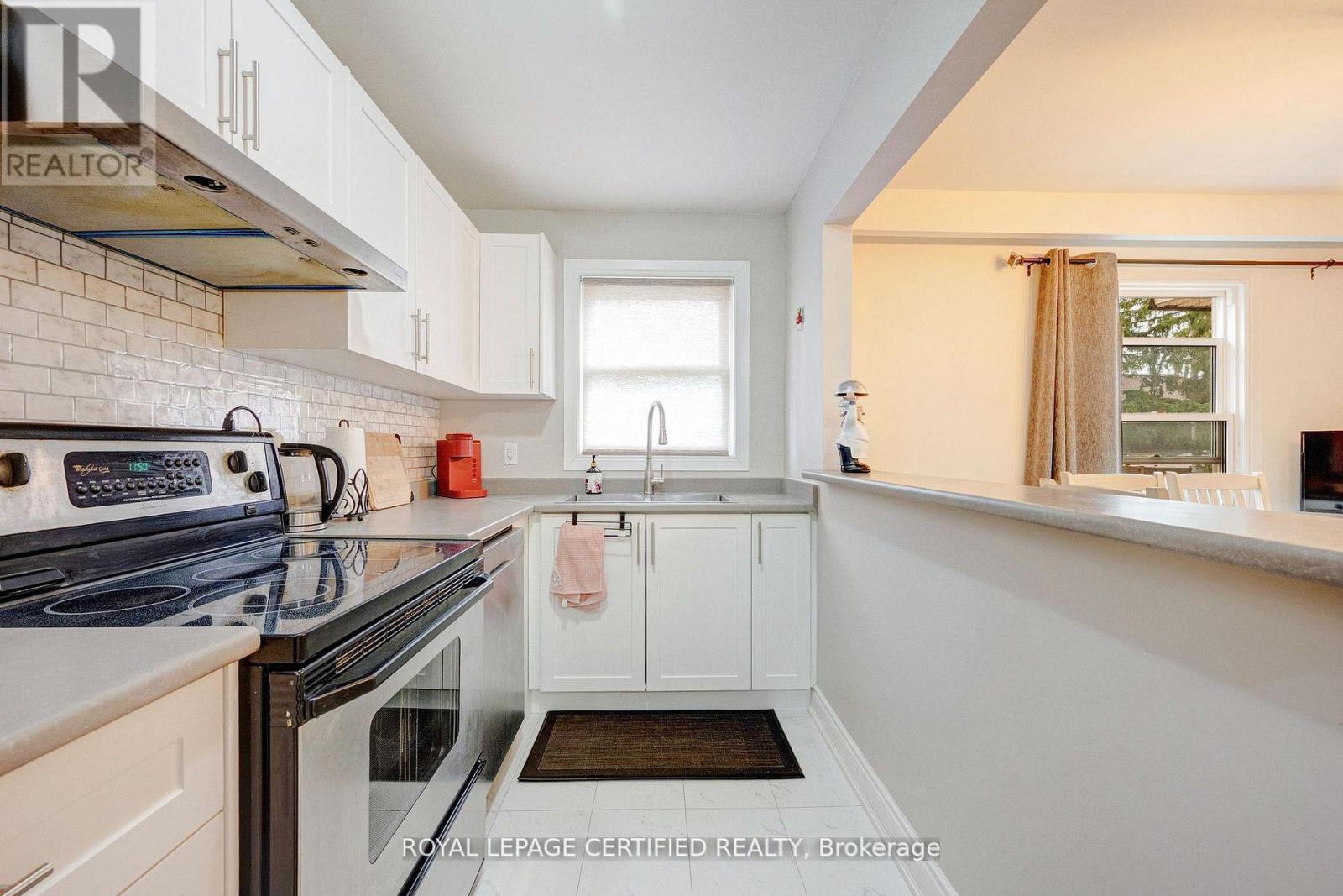 #91 371 BRONTE STREET S - 12