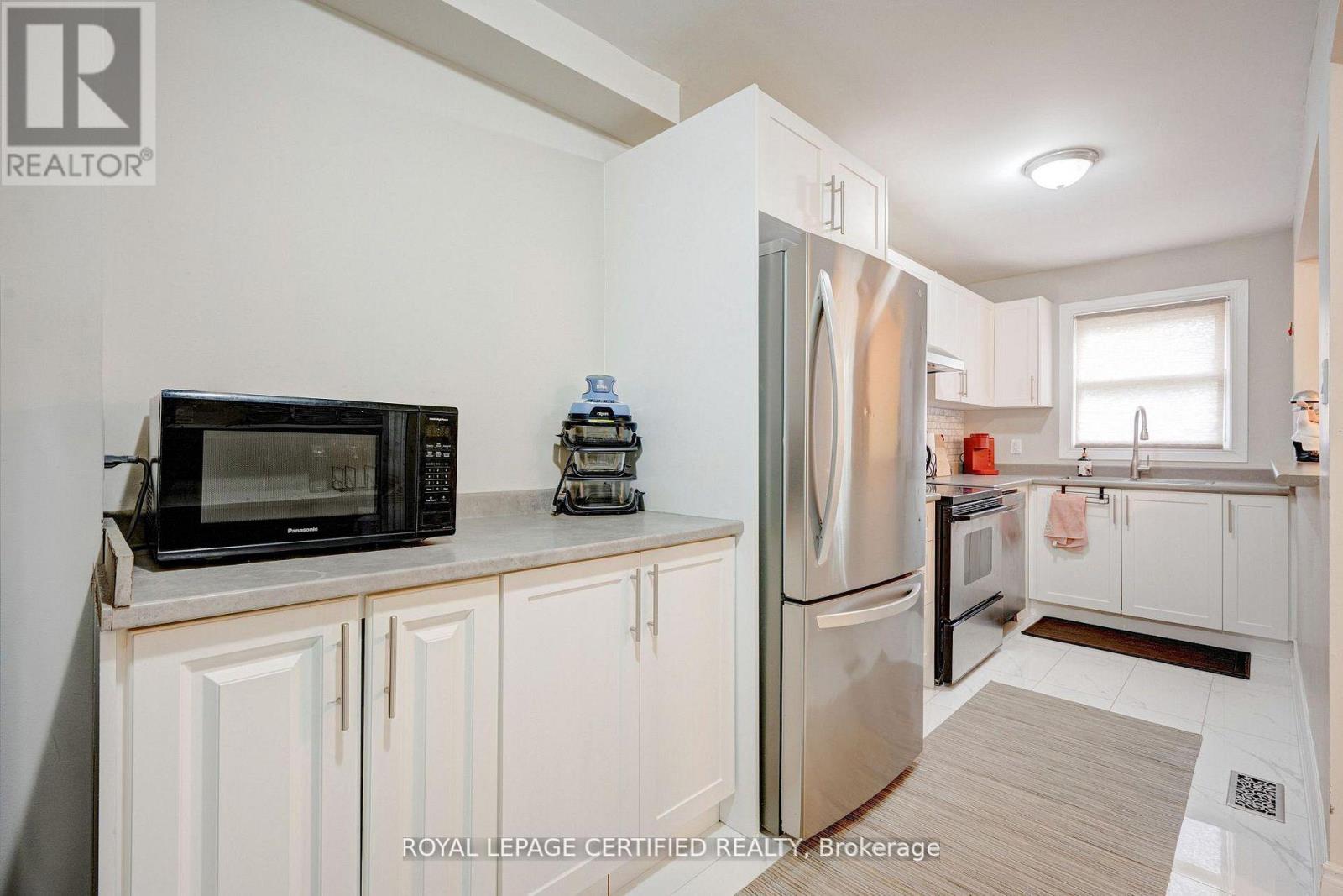 #91 371 BRONTE STREET S - 13