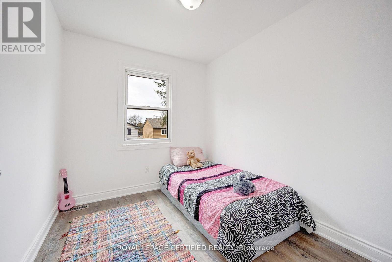 #91 371 BRONTE STREET S - 22