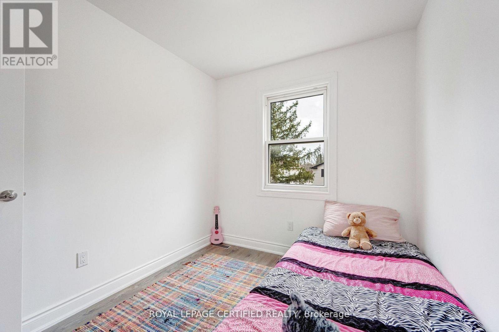 #91 371 BRONTE STREET S - 23