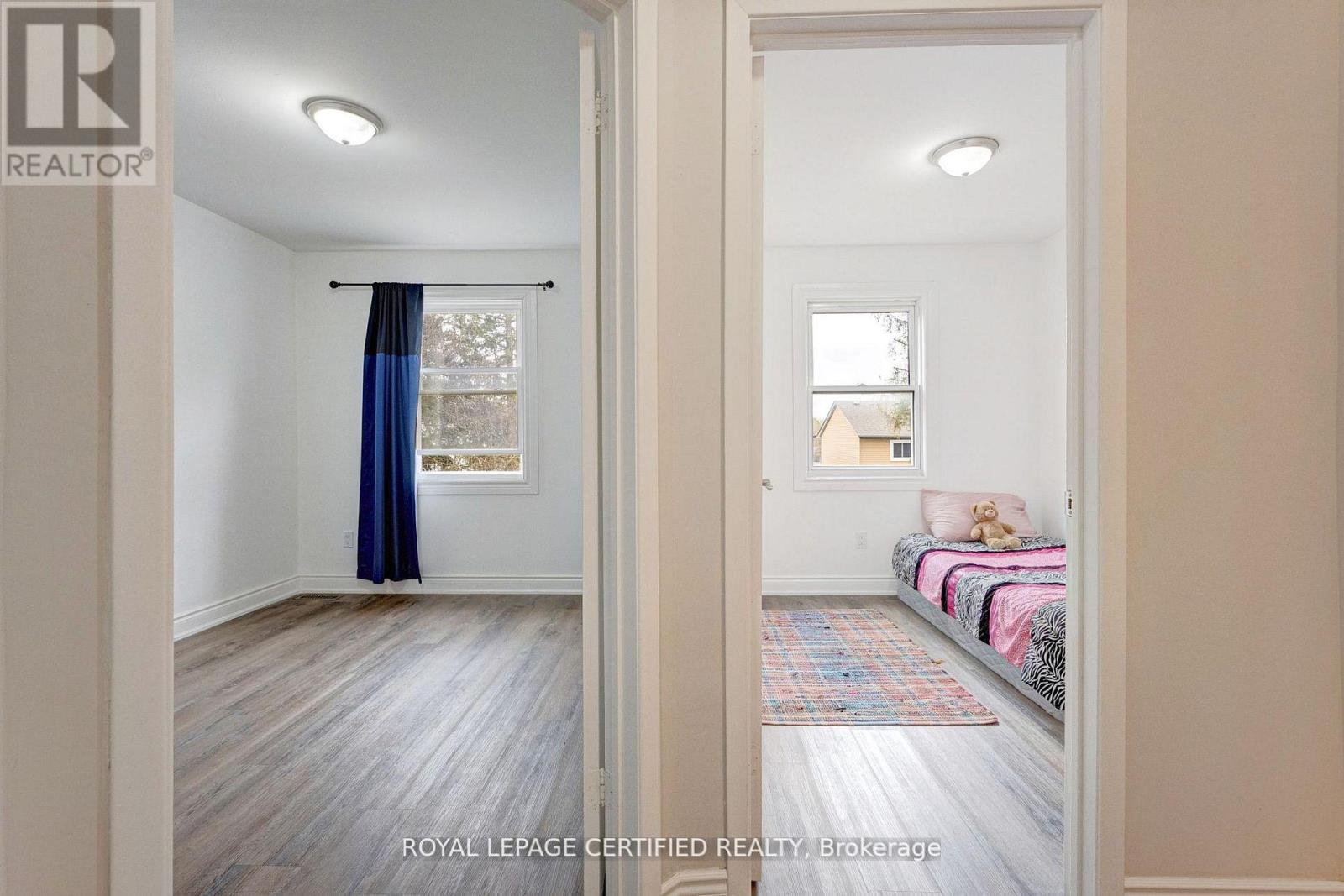 #91 371 BRONTE STREET S - 24