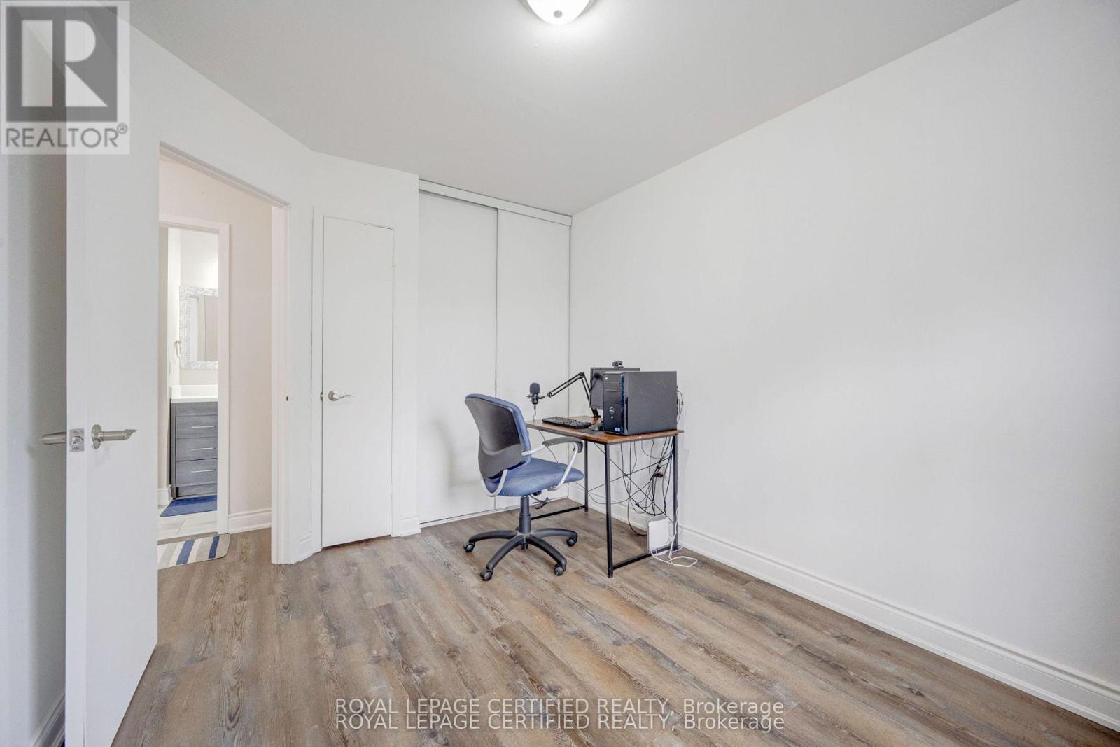 #91 371 BRONTE STREET S - 26