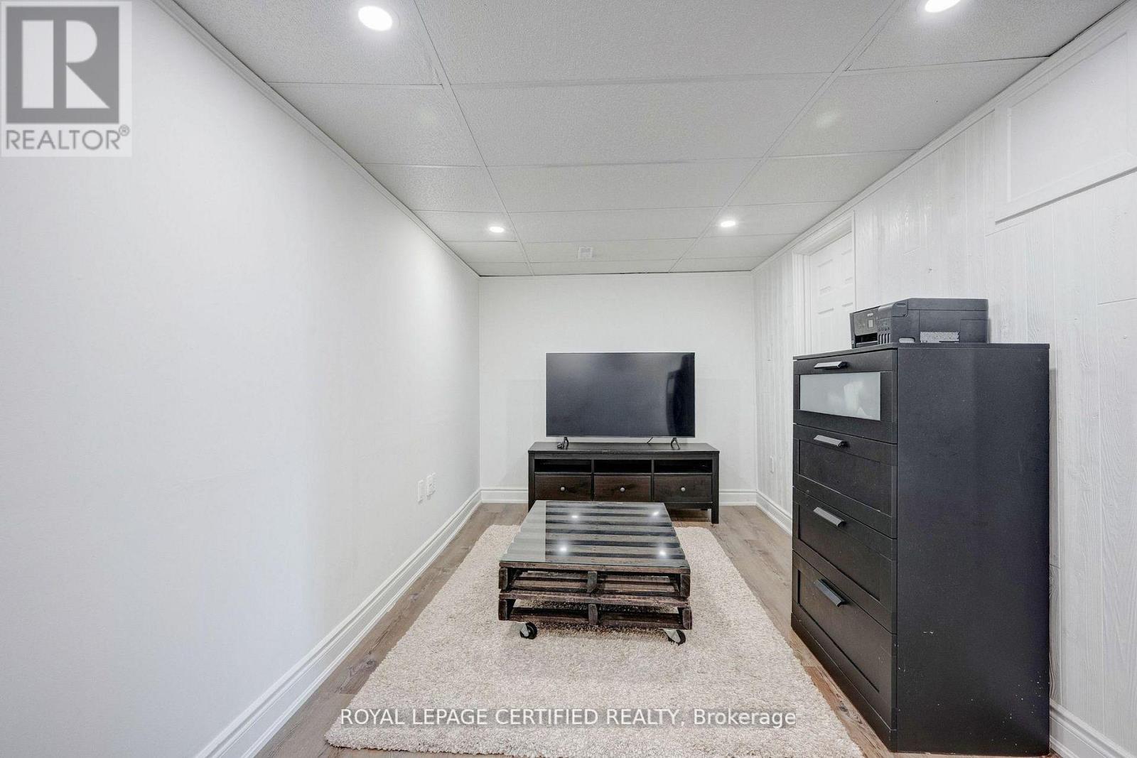 #91 371 BRONTE STREET S - 29