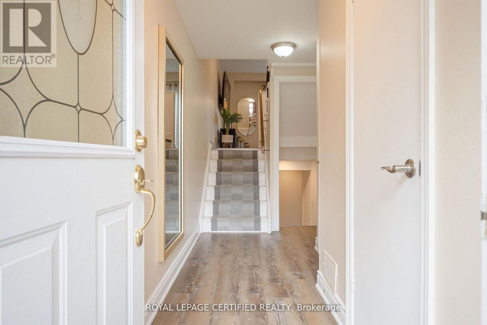 #91 371 BRONTE STREET S - 3