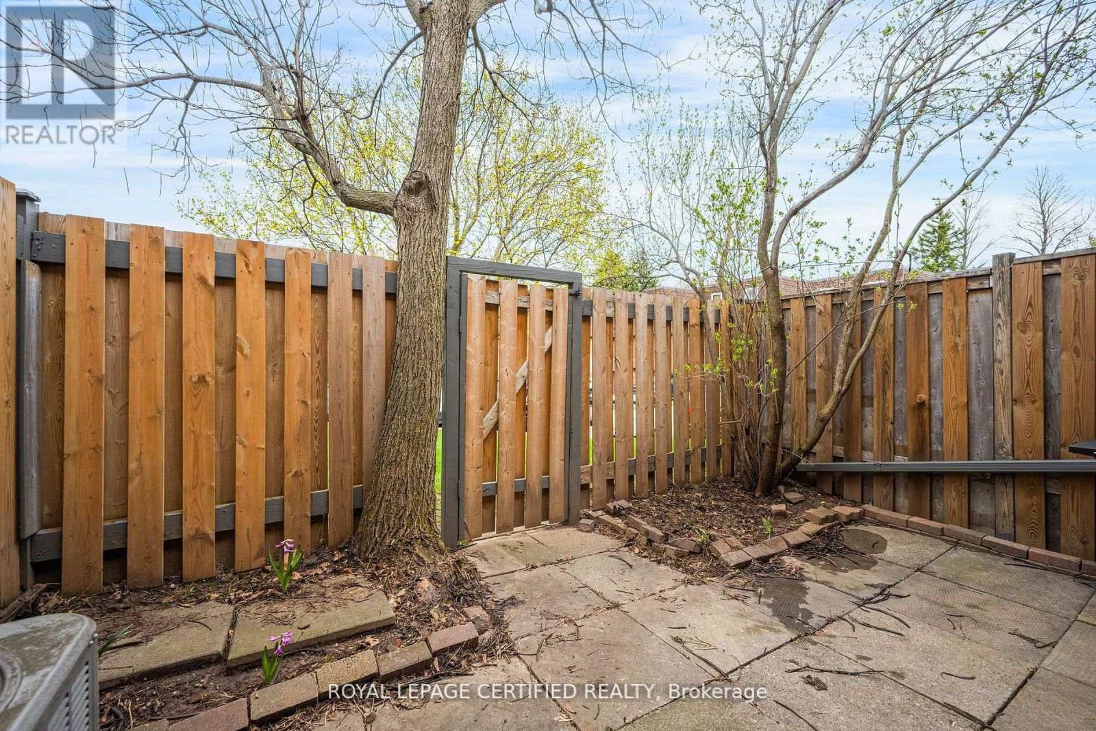 #91 371 BRONTE STREET S - 31