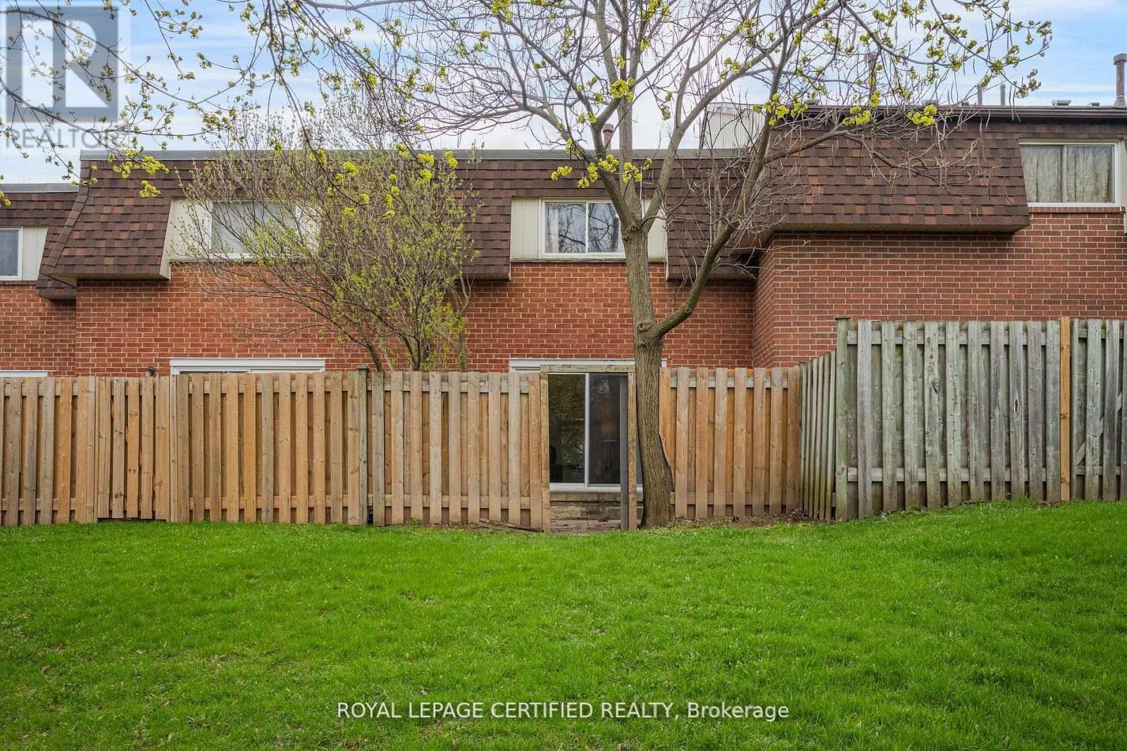 #91 371 BRONTE STREET S - 33