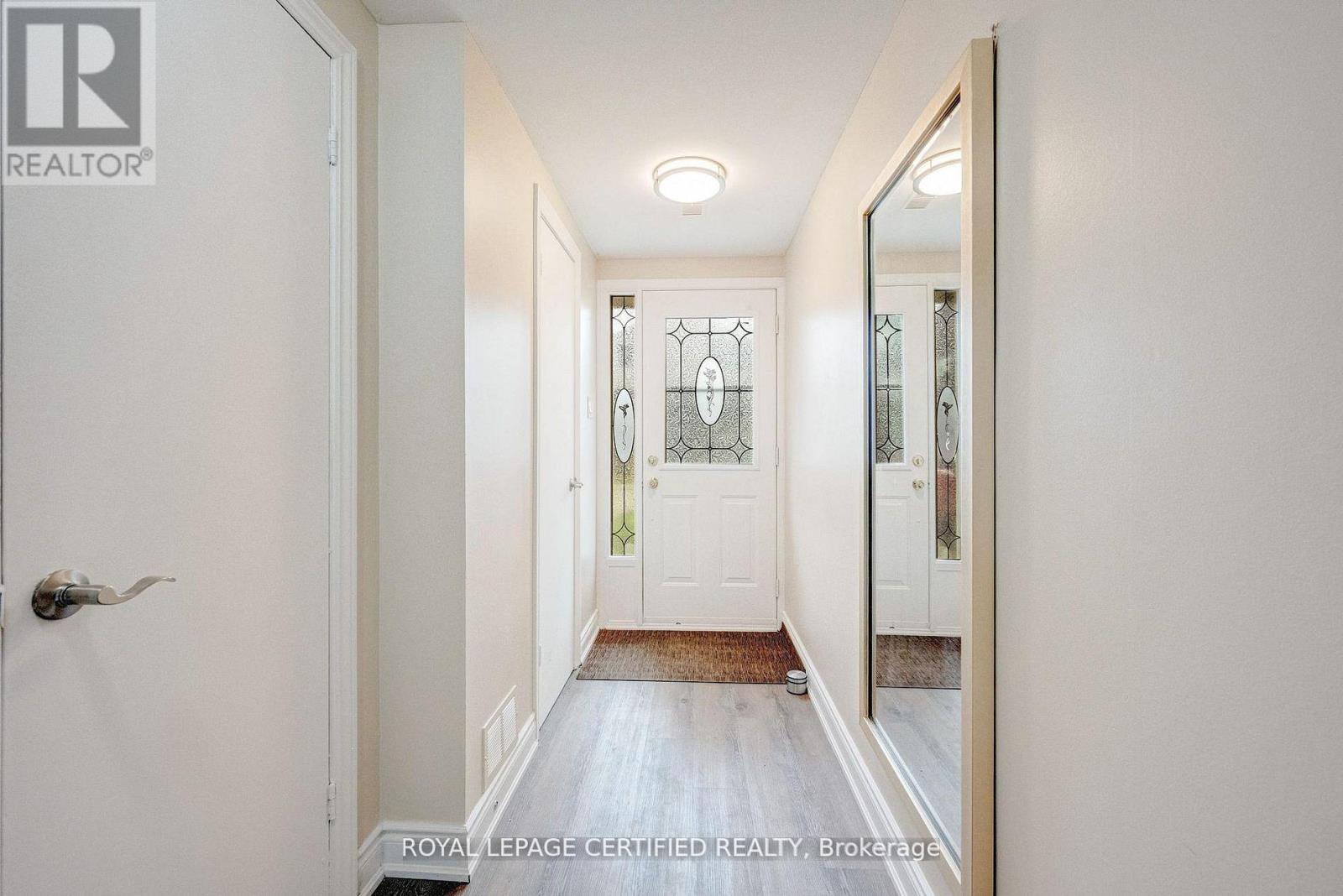 #91 371 BRONTE STREET S - 4