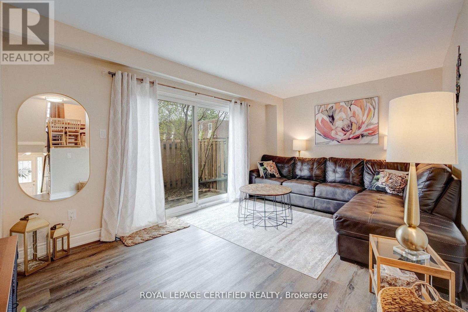 #91 371 BRONTE STREET S - 7