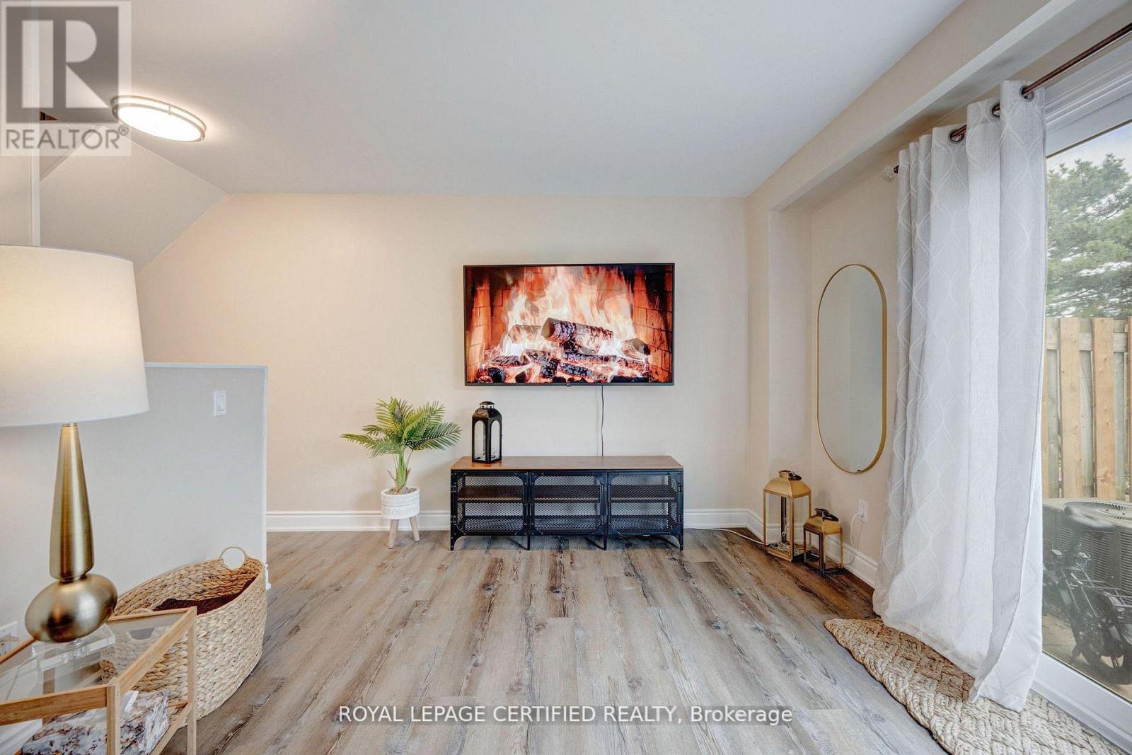 #91 371 BRONTE STREET S - 8